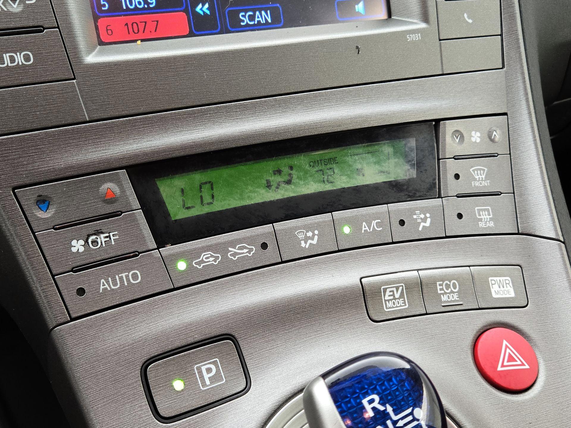 Thumbnail: 2015 Toyota Prius - 16