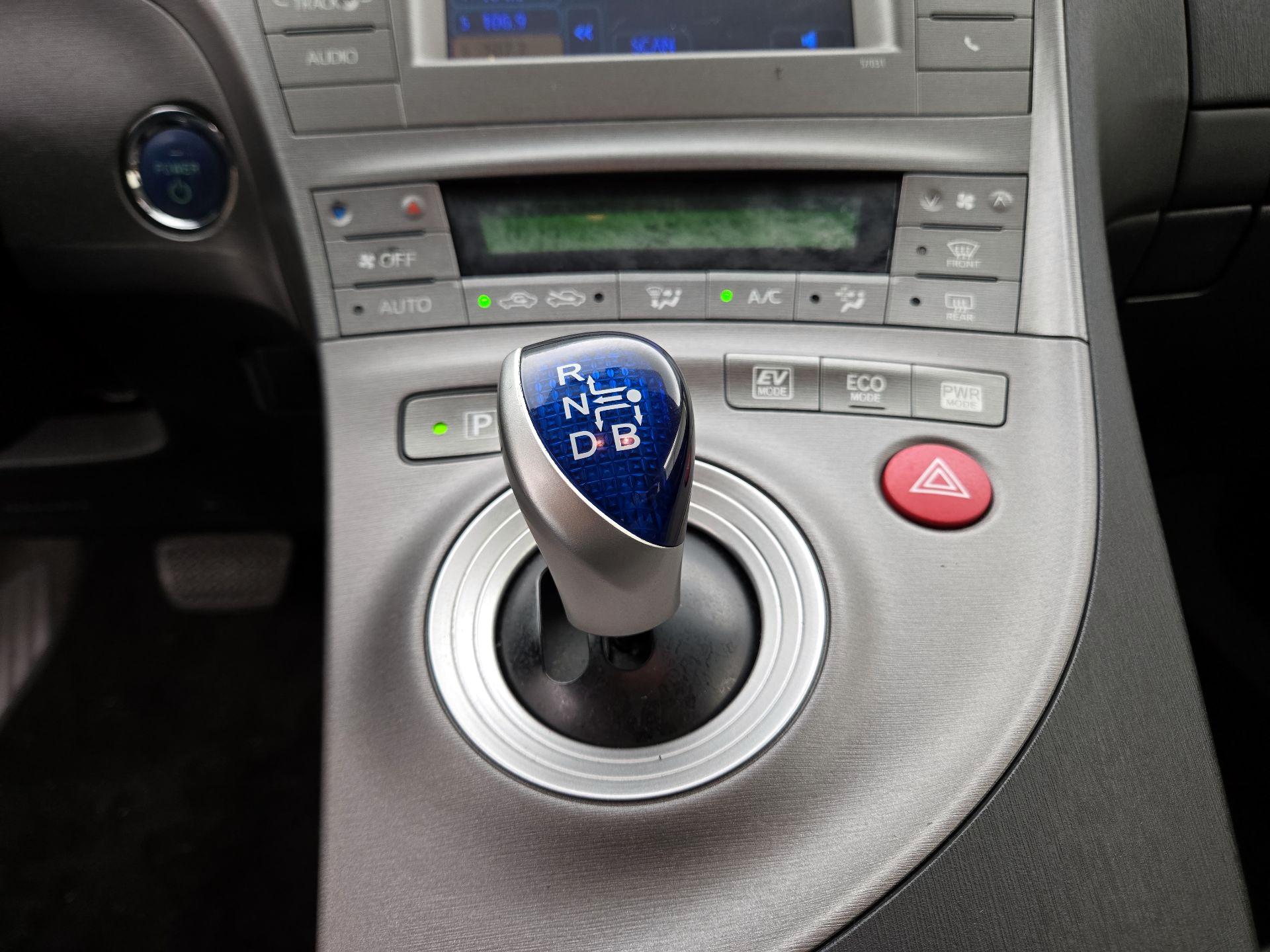 Thumbnail: 2015 Toyota Prius - 17