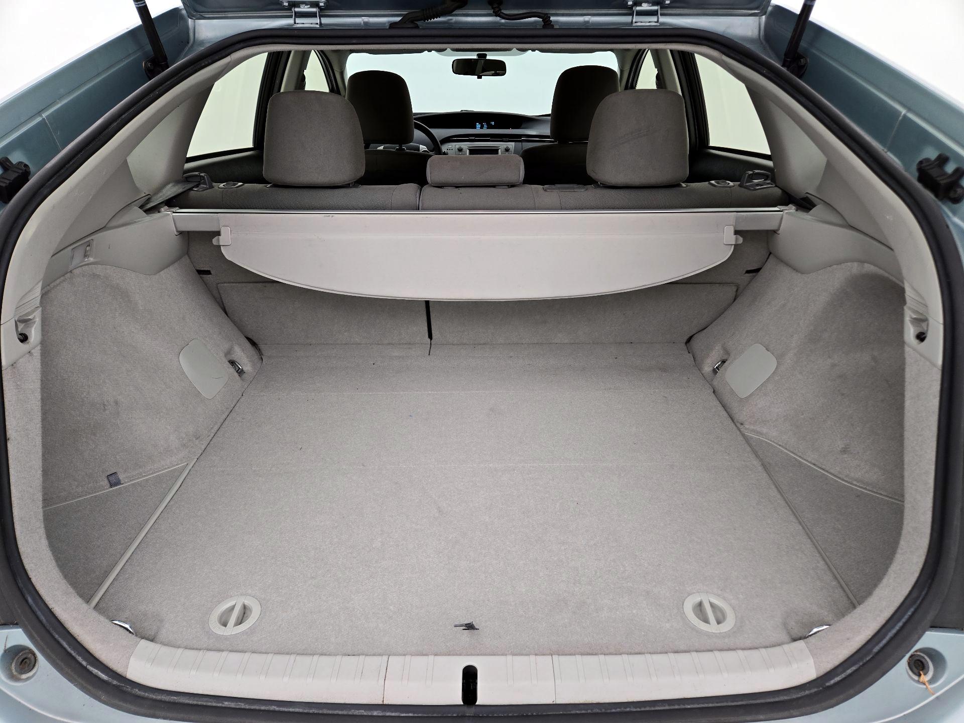 Thumbnail: 2015 Toyota Prius - 20
