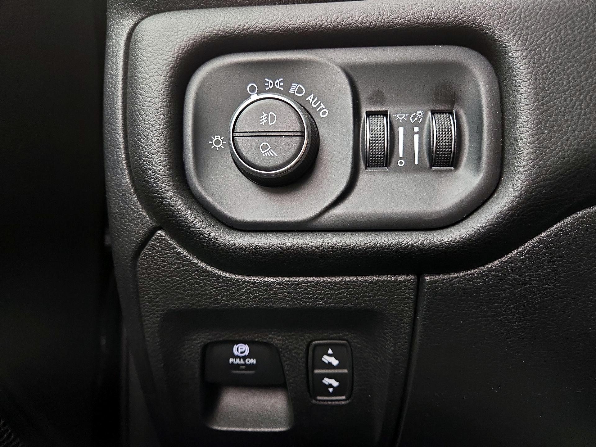 Thumbnail: 2025 RAM 1500 - 13