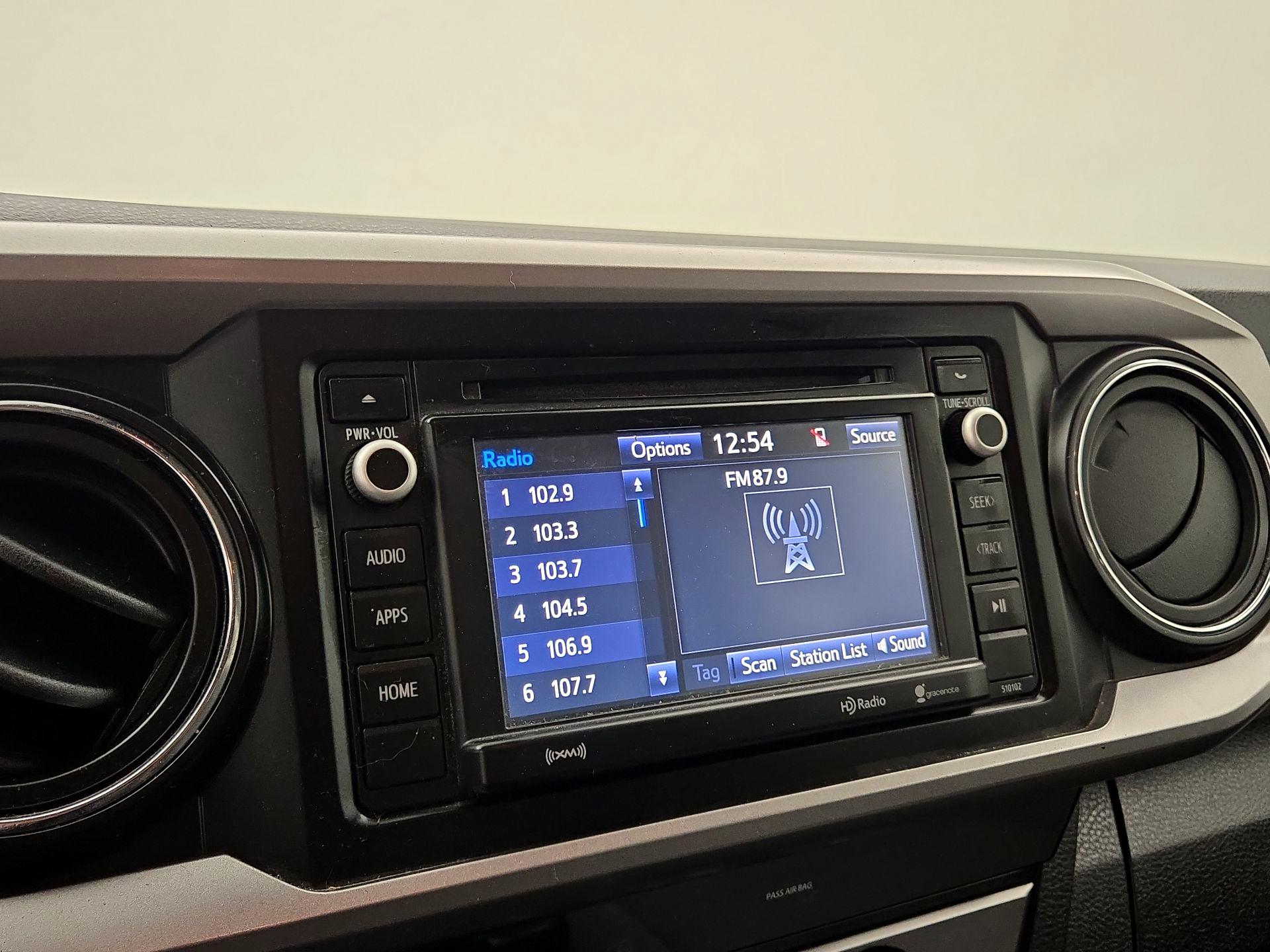 Thumbnail: 2018 Toyota Tacoma - 15