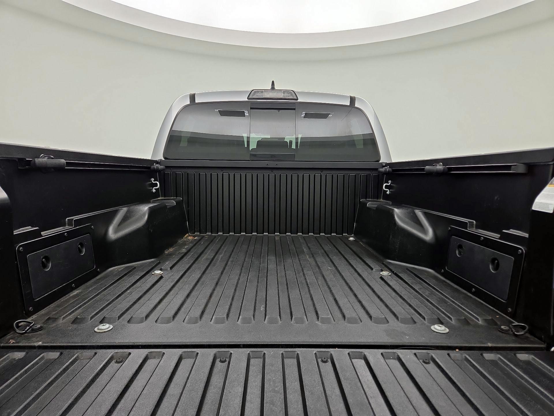 Thumbnail: 2018 Toyota Tacoma - 20