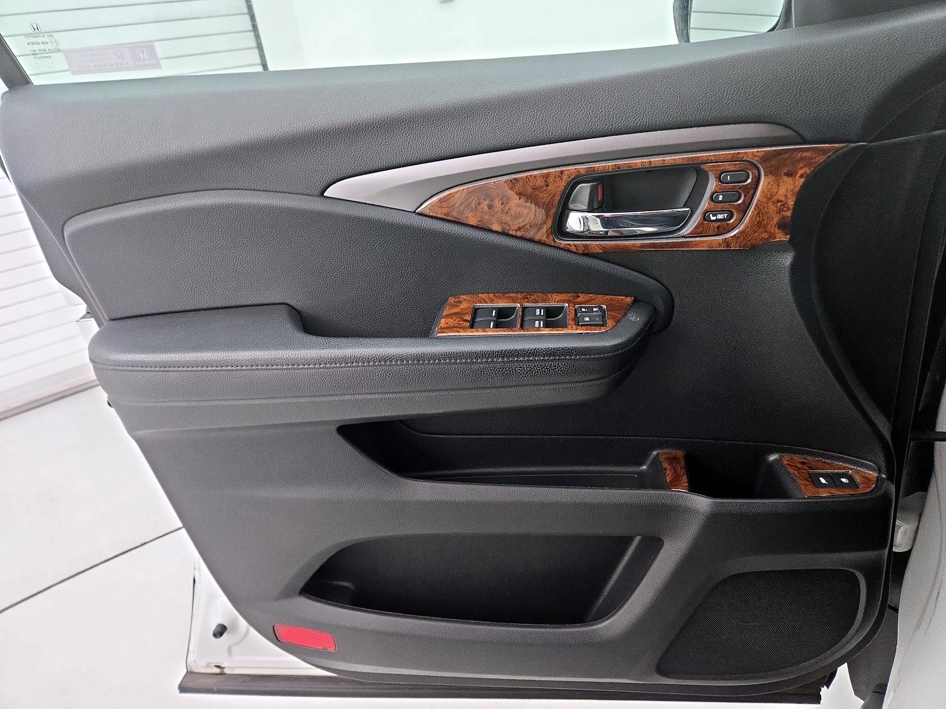 Thumbnail: 2020 Honda Pilot - 12
