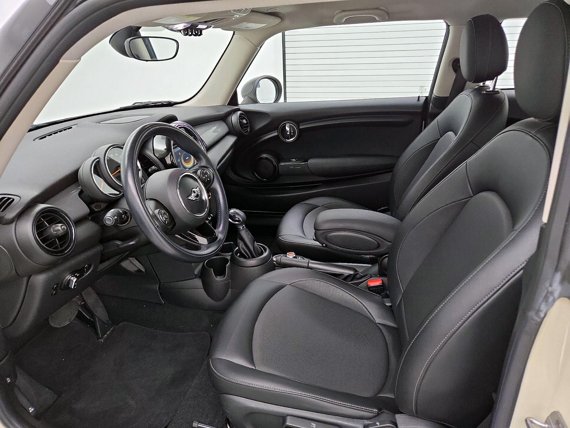 Thumbnail: 2017 MINI Cooper Hardtop - 11