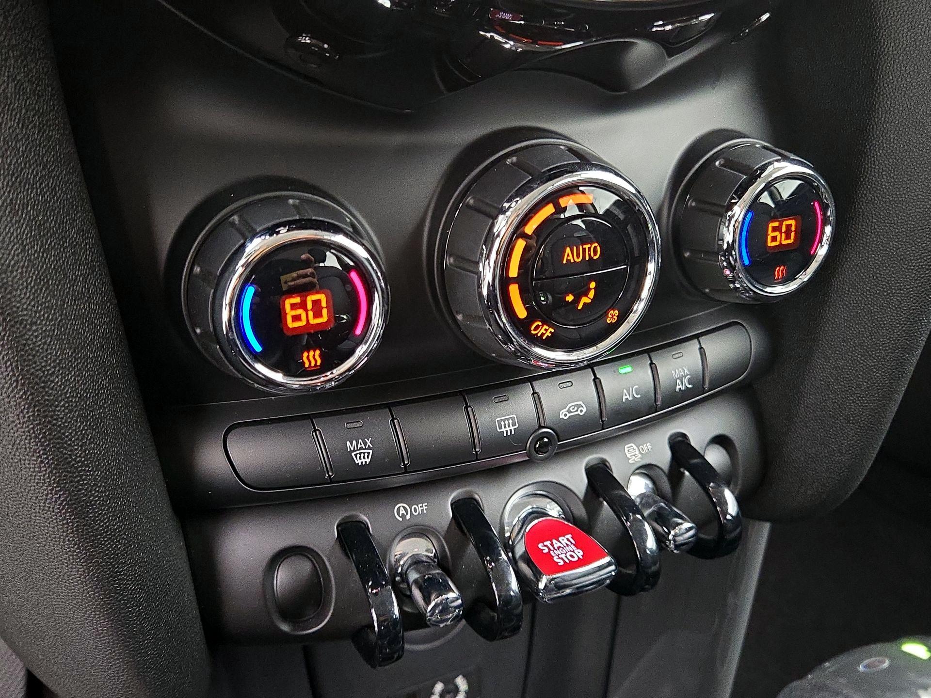Thumbnail: 2017 MINI Cooper Hardtop - 16