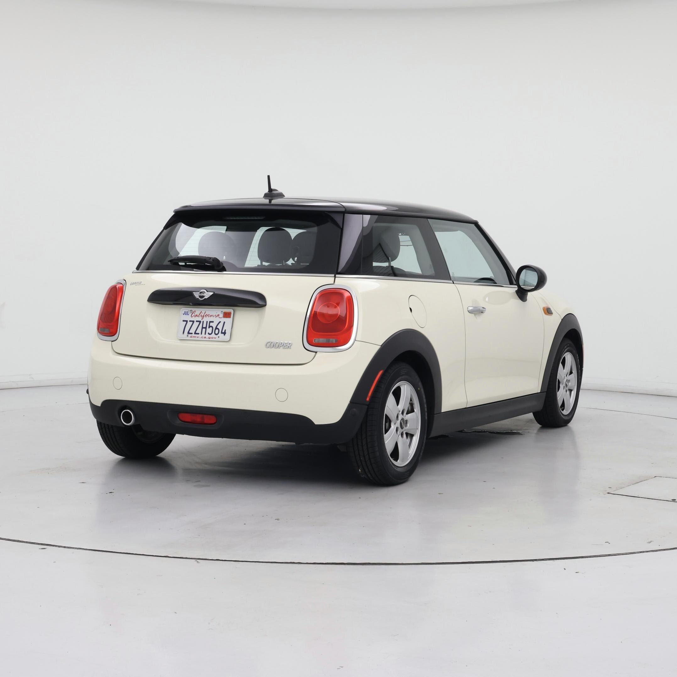Thumbnail: 2017 MINI Cooper Hardtop - 8