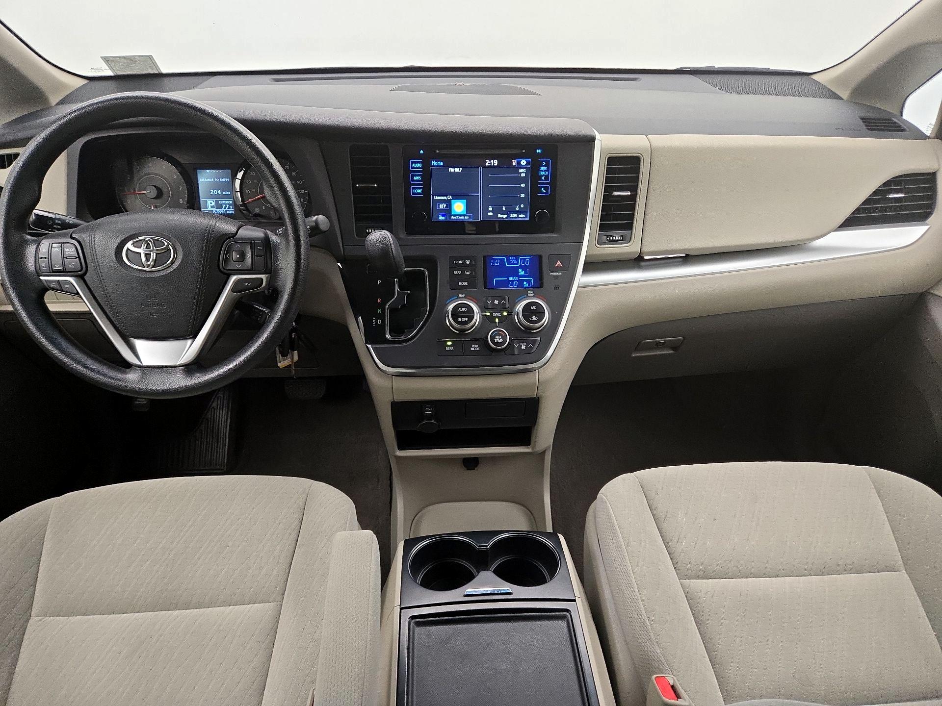 Thumbnail: 2015 Toyota Sienna - 9