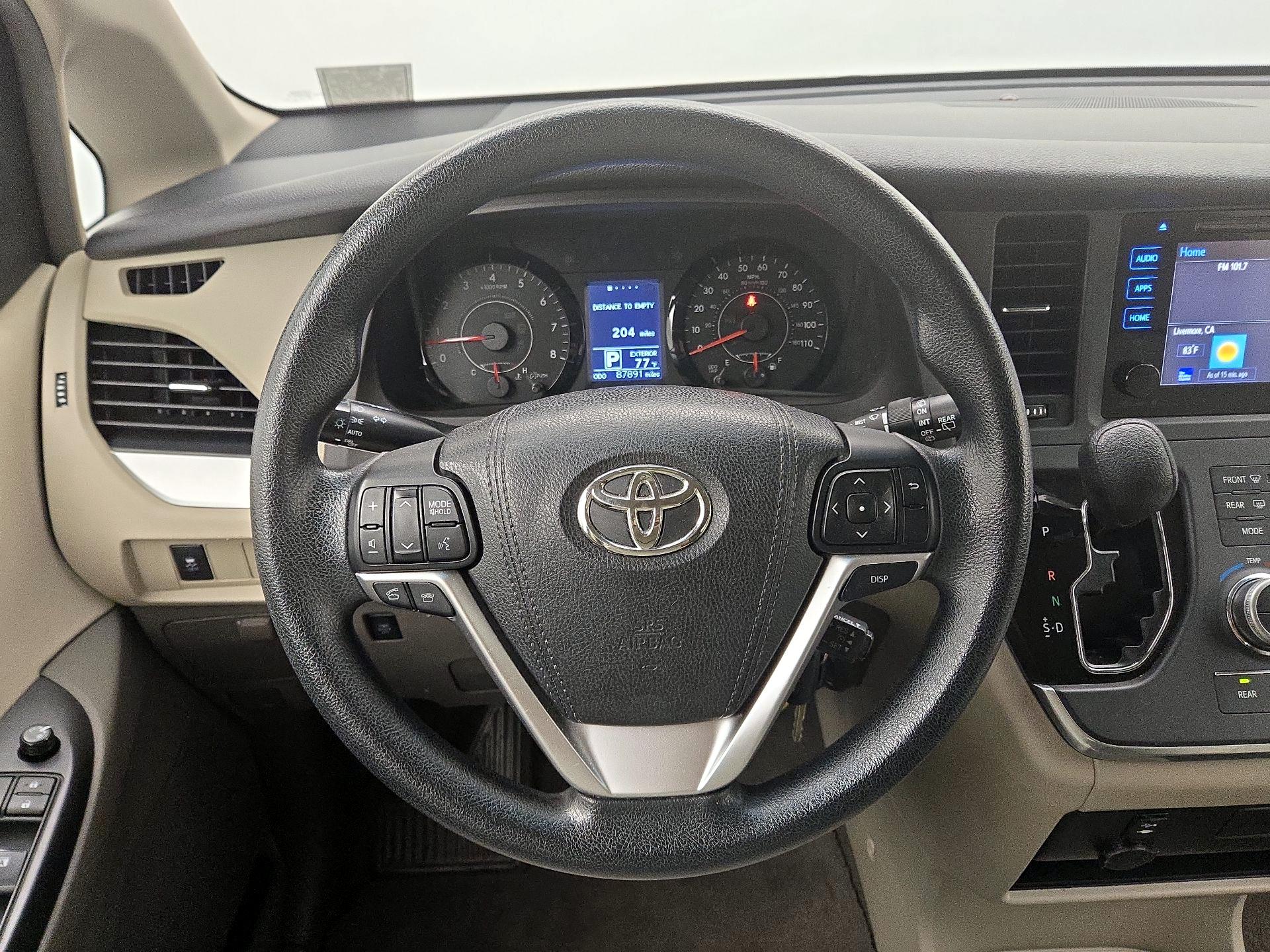 Thumbnail: 2015 Toyota Sienna - 10