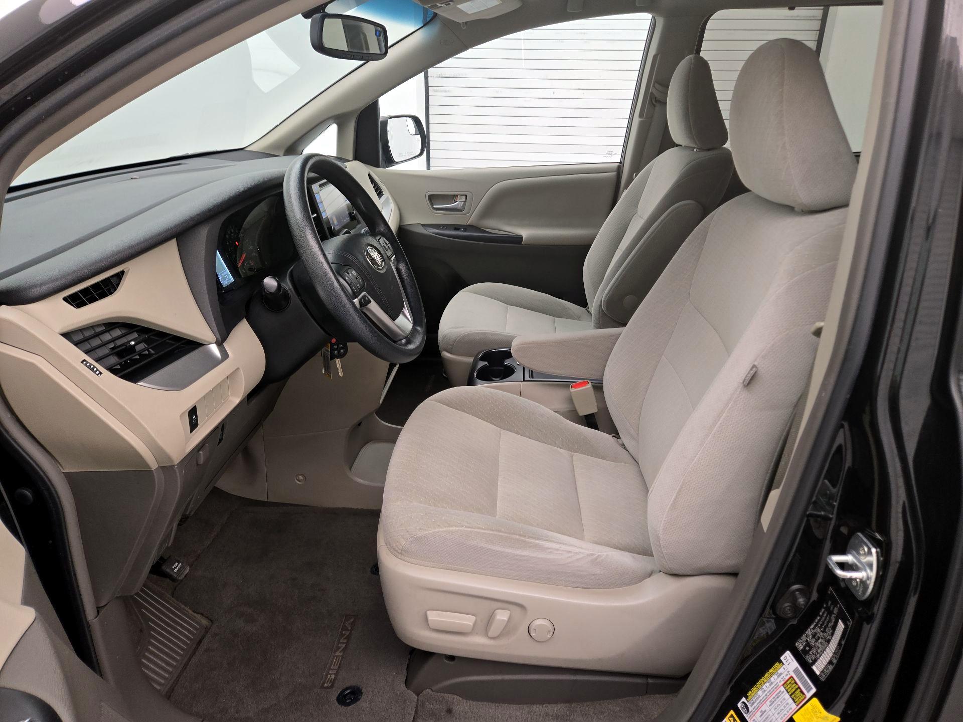 Thumbnail: 2015 Toyota Sienna - 11