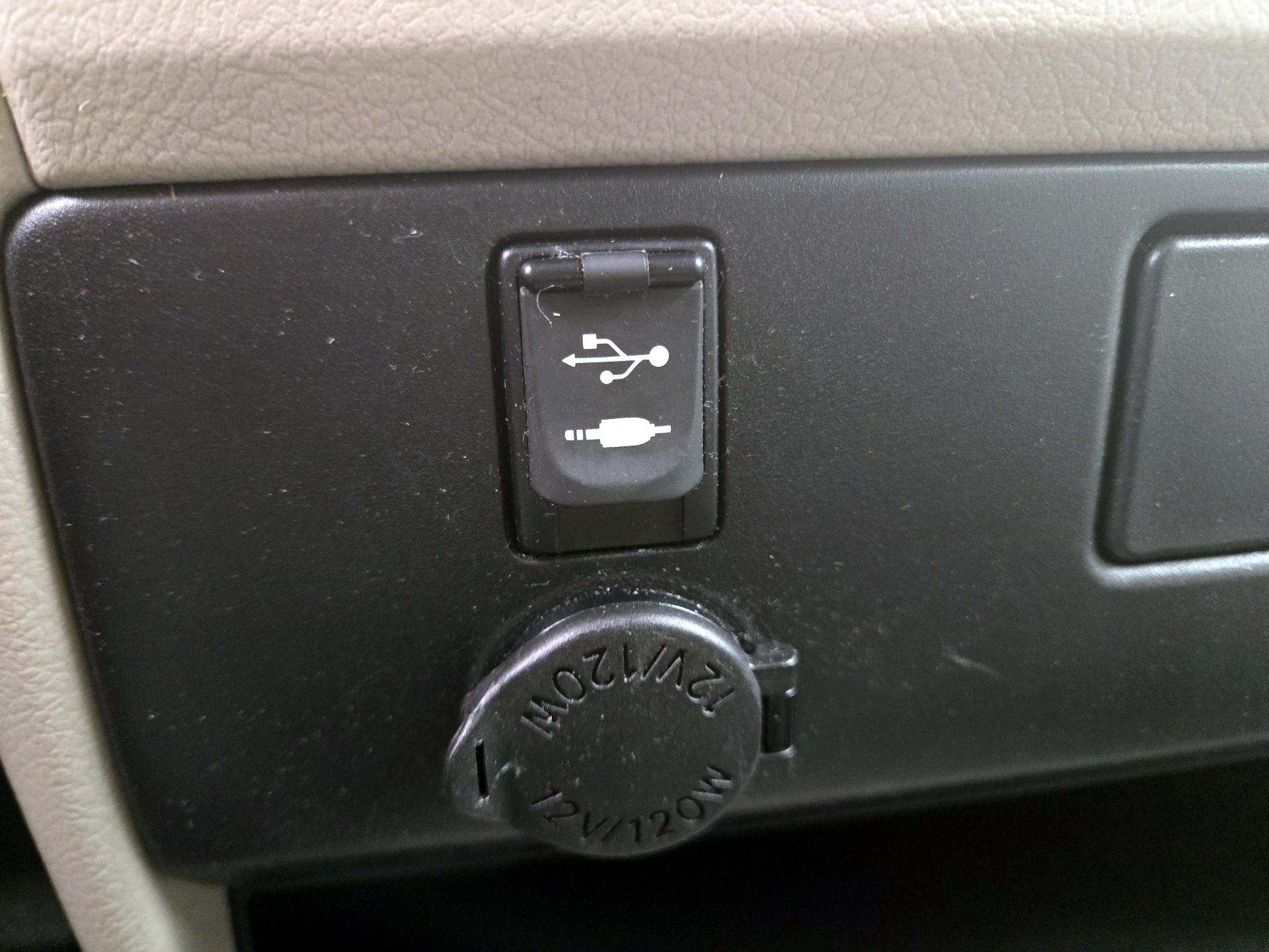 Thumbnail: 2015 Toyota Sienna - 18