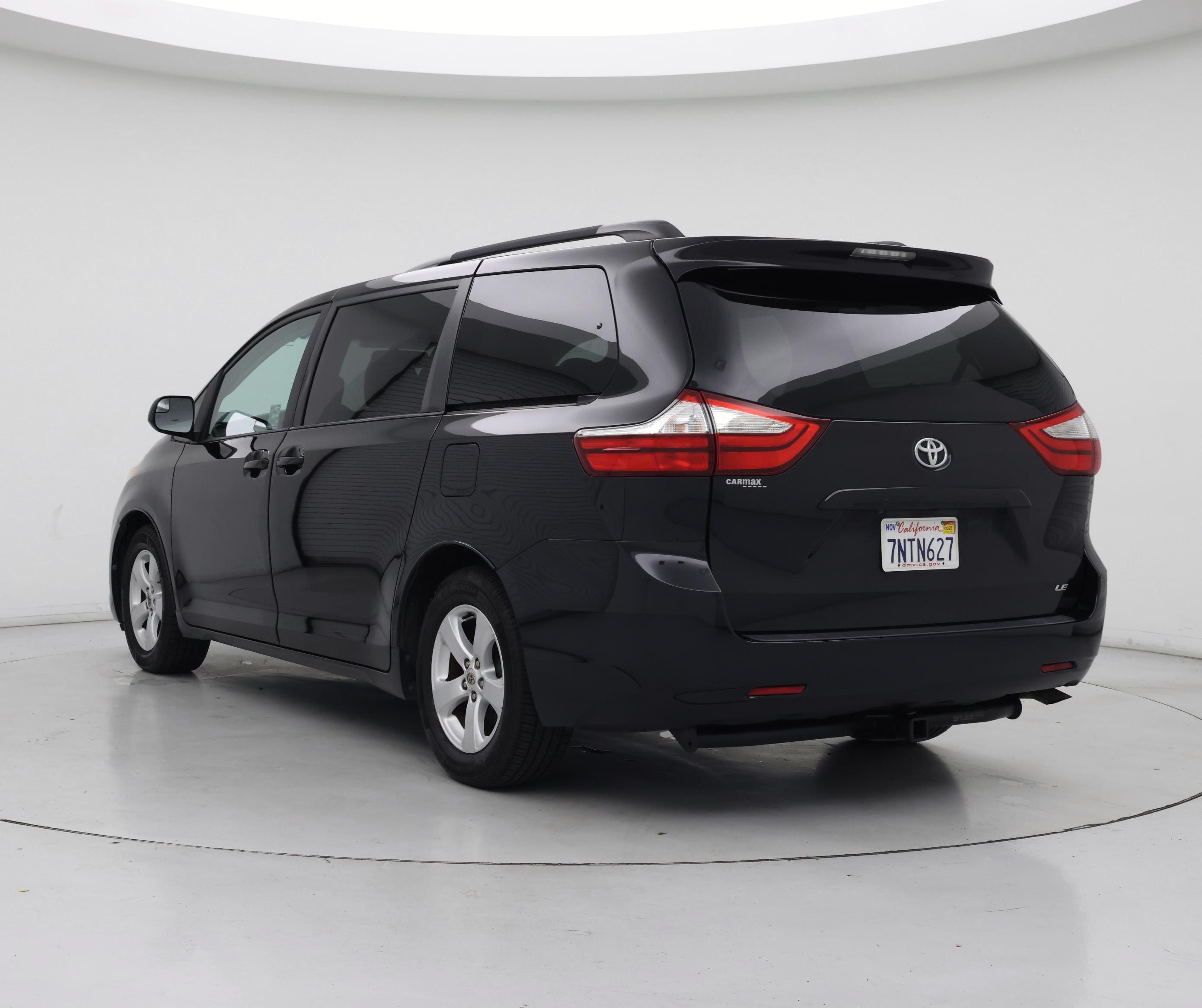 Thumbnail: 2015 Toyota Sienna - 2