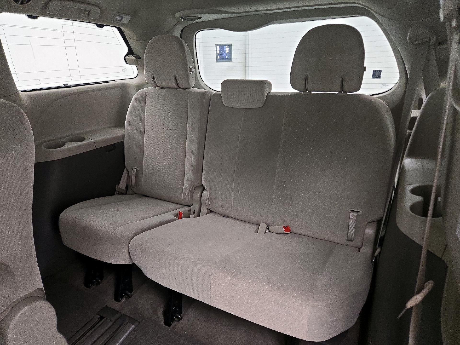 Thumbnail: 2015 Toyota Sienna - 20