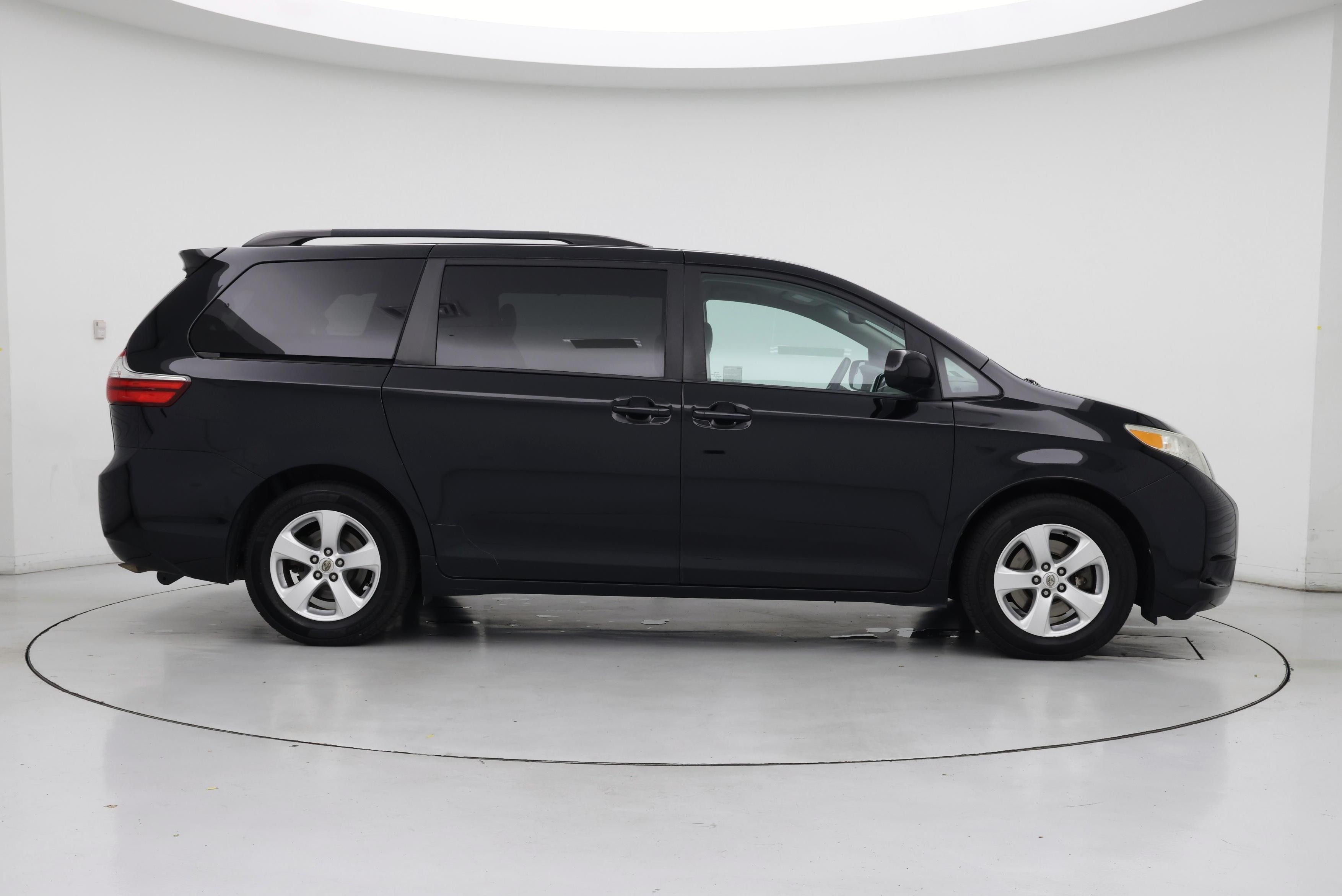 Thumbnail: 2015 Toyota Sienna - 7