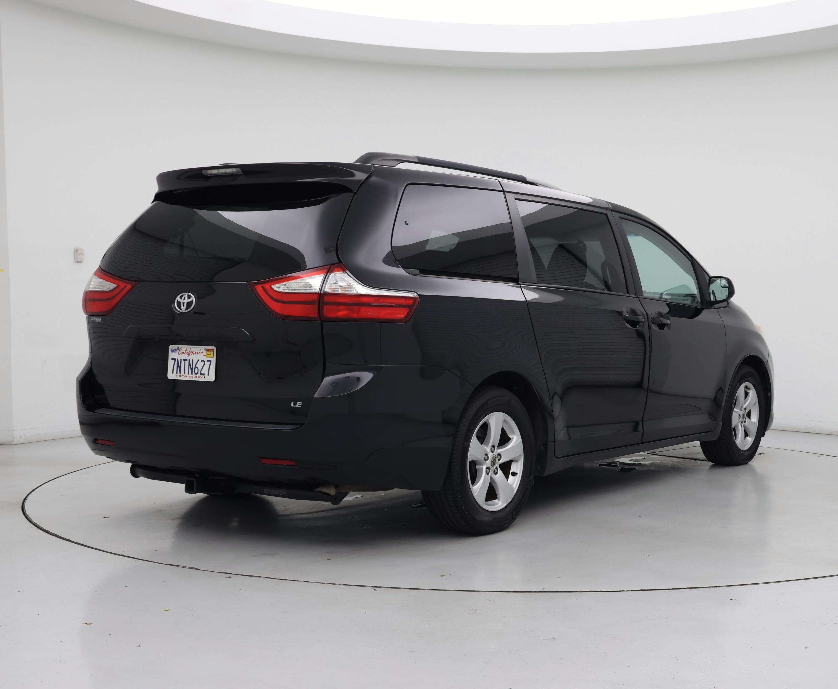 Thumbnail: 2015 Toyota Sienna - 8