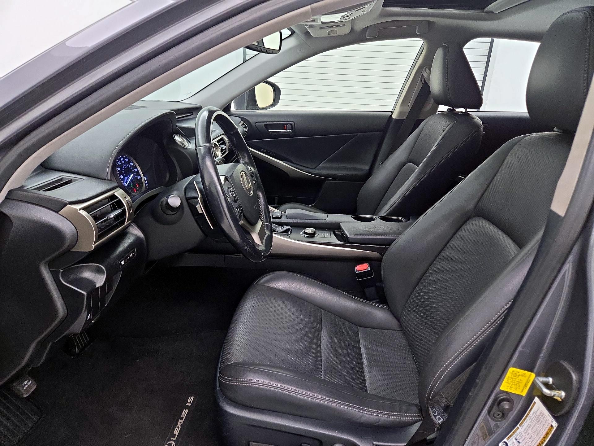 Thumbnail: 2015 Lexus IS - 11
