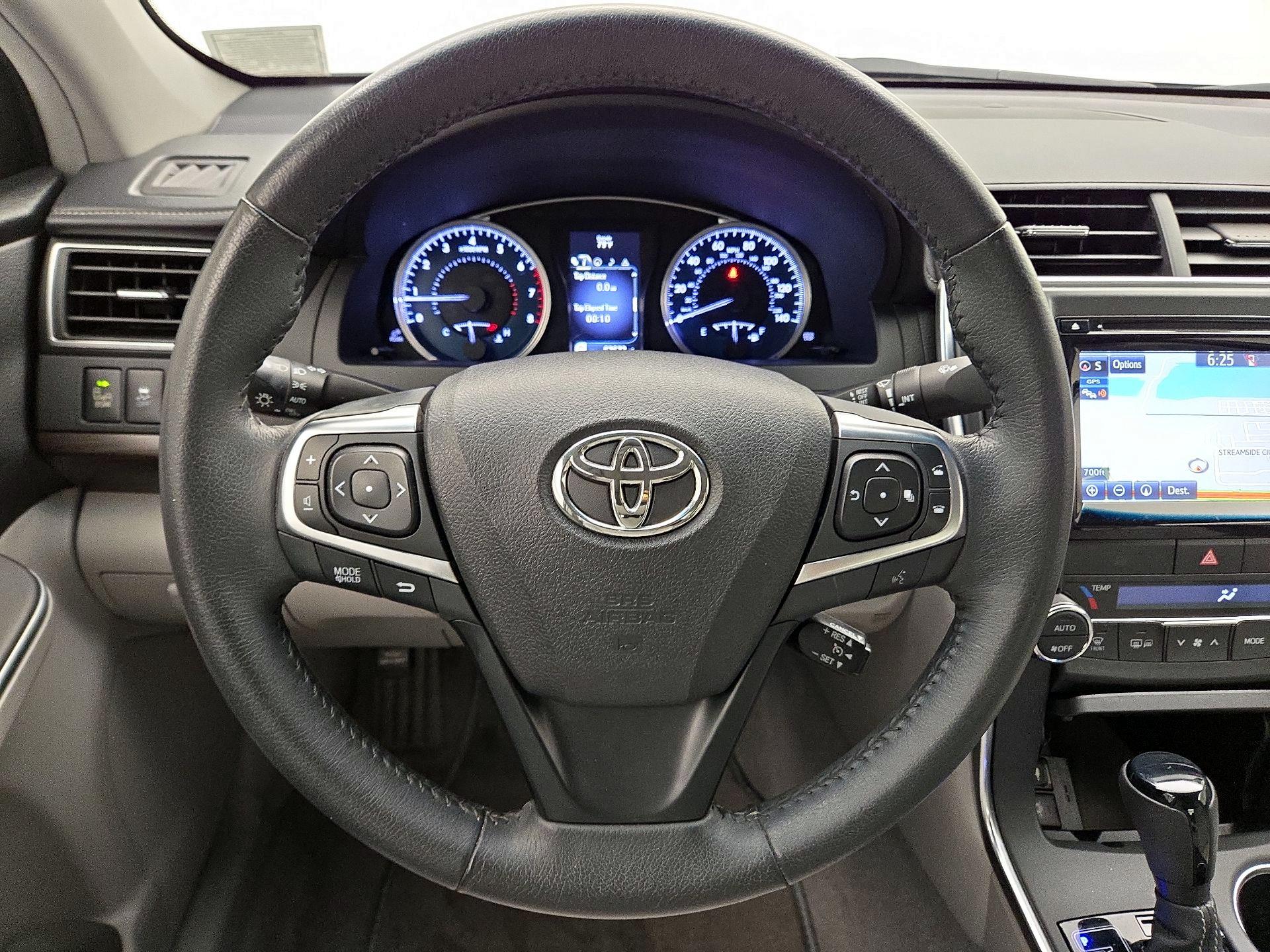 Thumbnail: 2015 Toyota Camry - 10