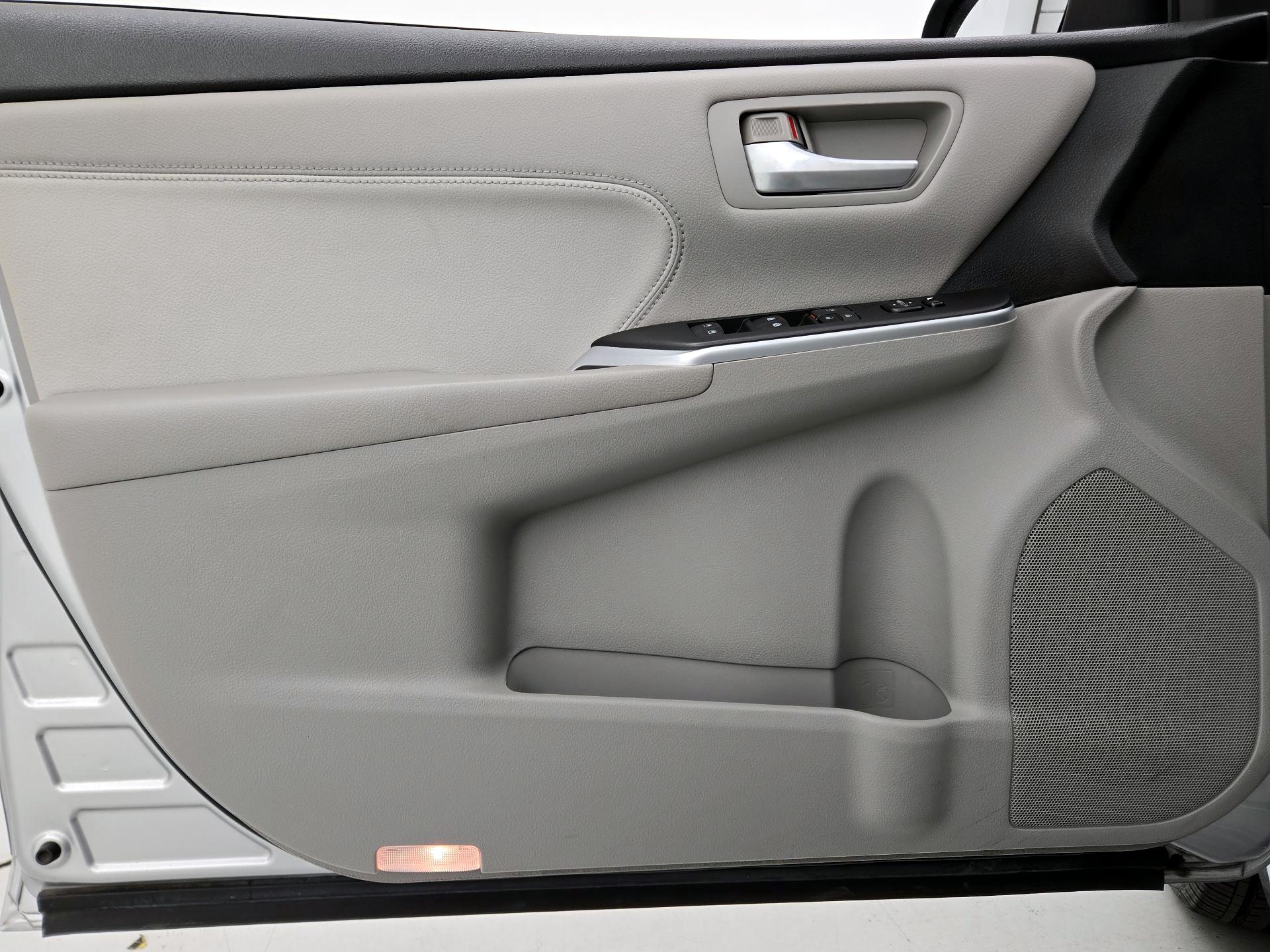 Thumbnail: 2015 Toyota Camry - 12
