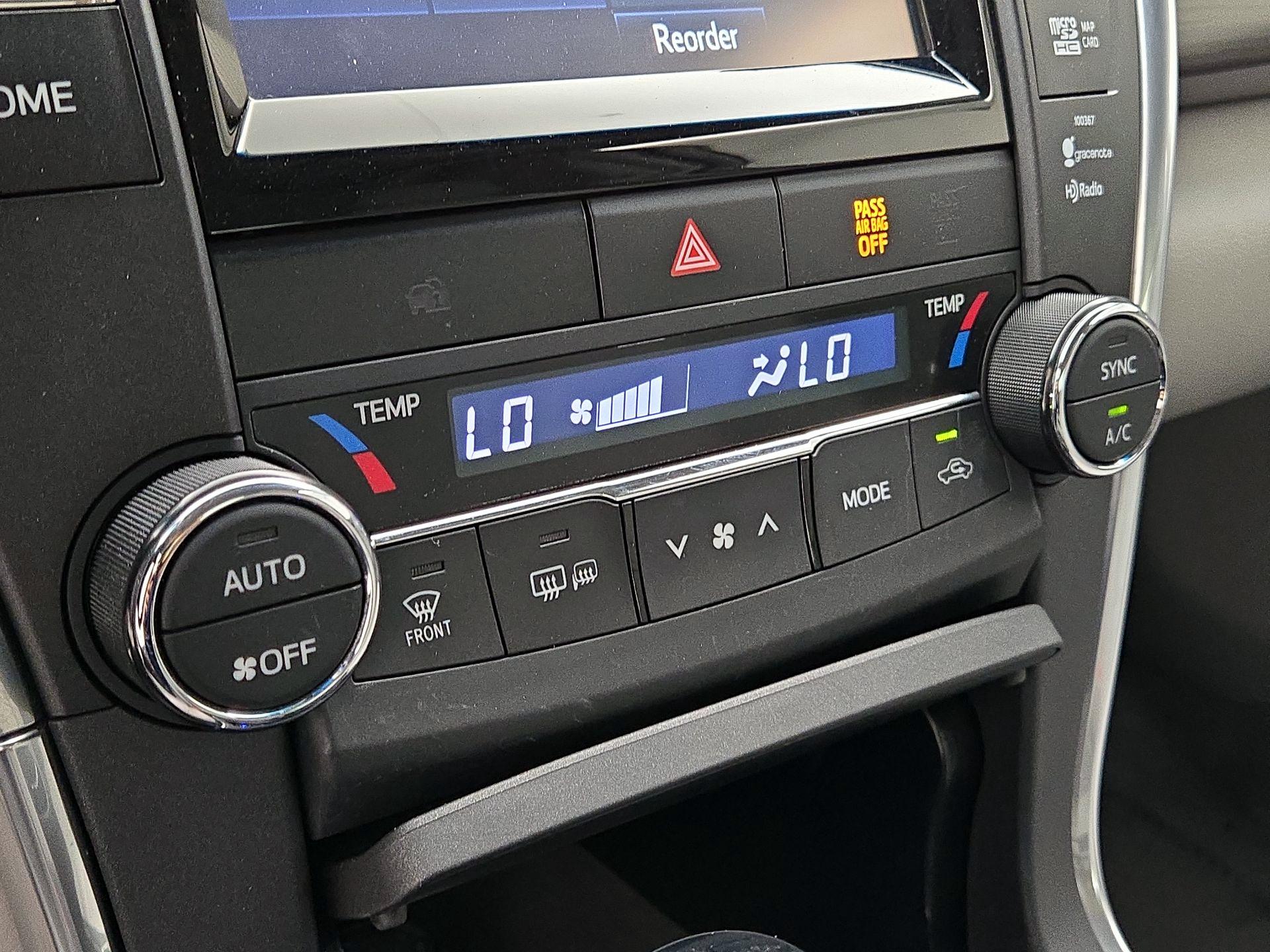 Thumbnail: 2015 Toyota Camry - 17