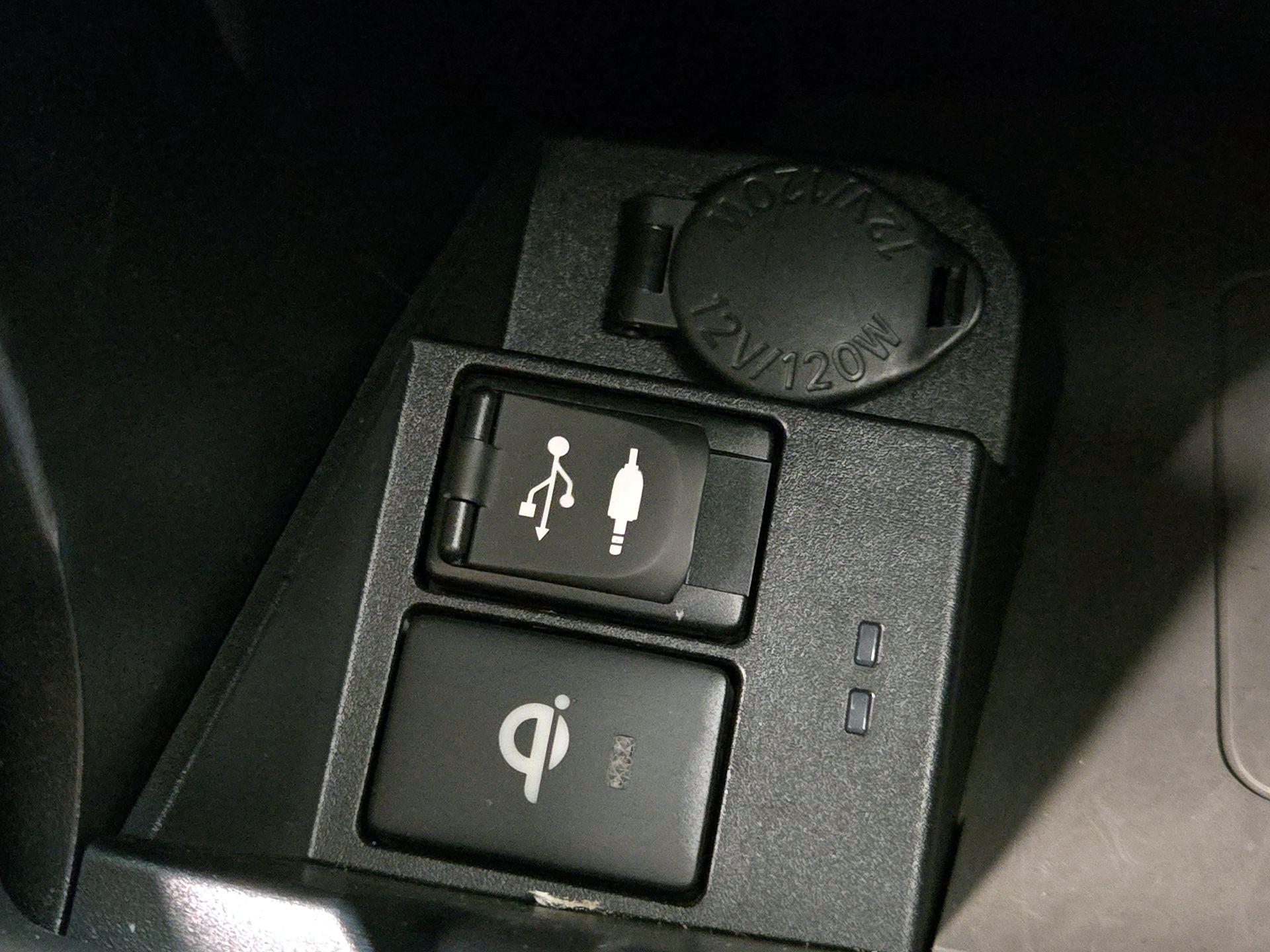 Thumbnail: 2015 Toyota Camry - 19