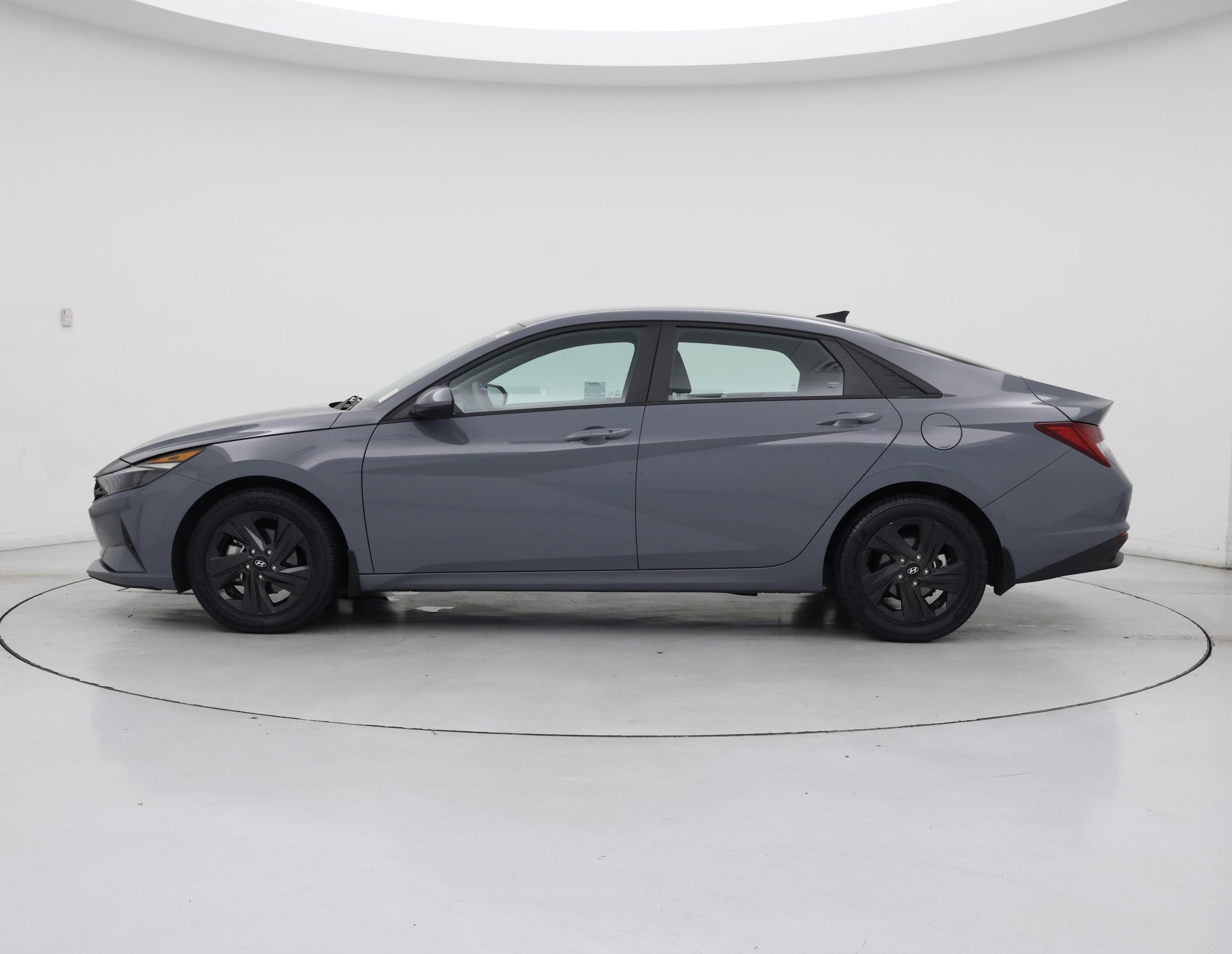 Thumbnail: 2022 Hyundai Elantra - 3