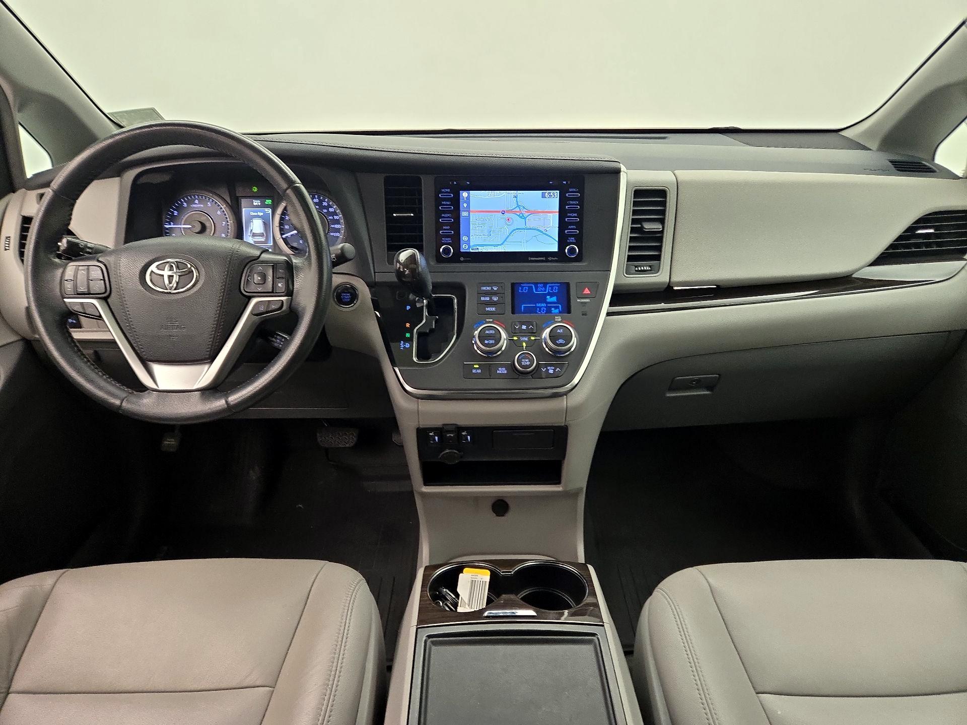 Thumbnail: 2019 Toyota Sienna - 9