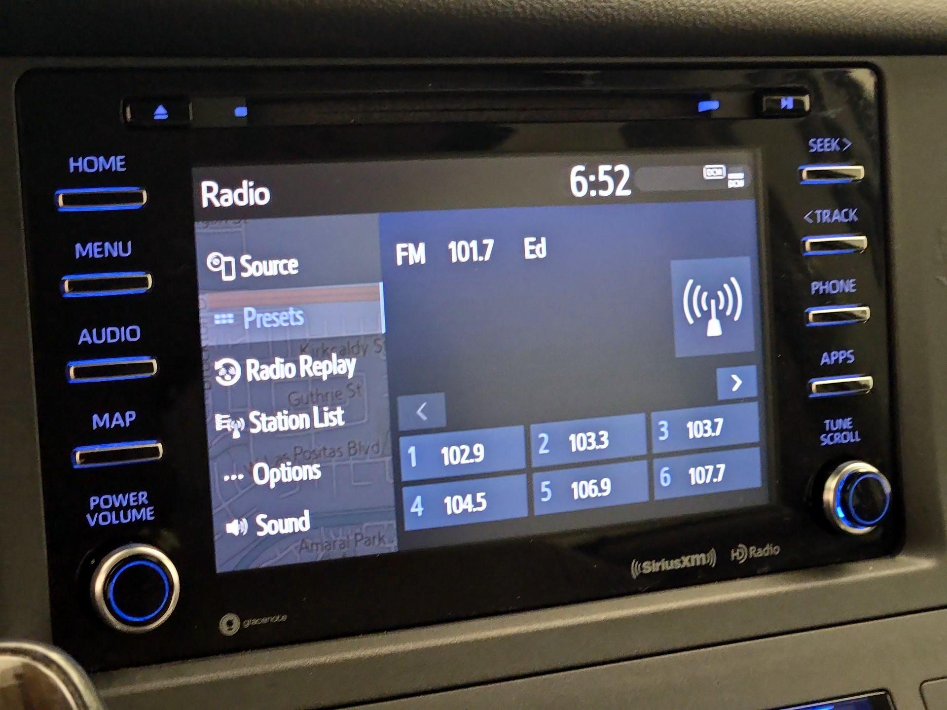 Thumbnail: 2019 Toyota Sienna - 16