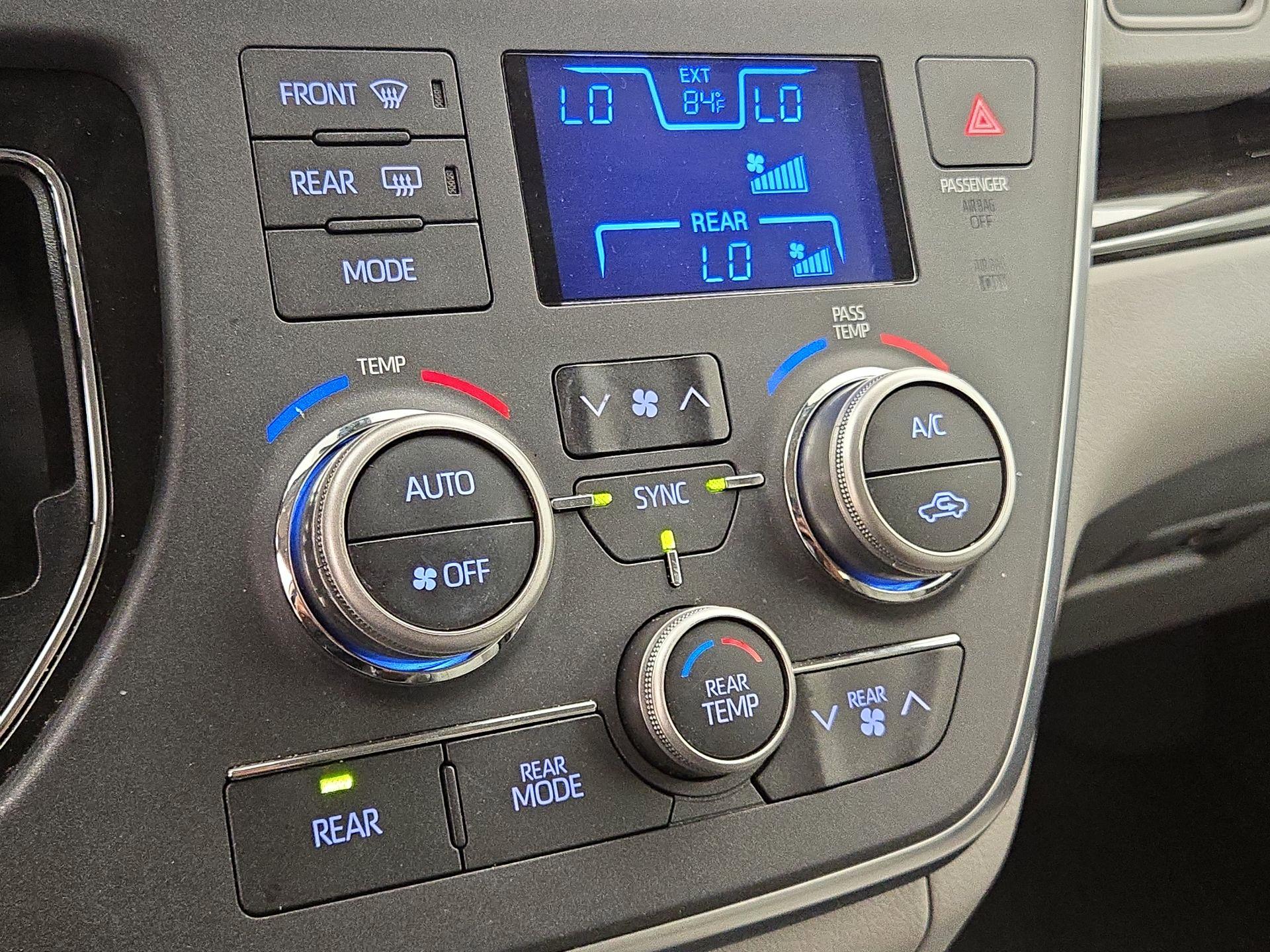 Thumbnail: 2019 Toyota Sienna - 17