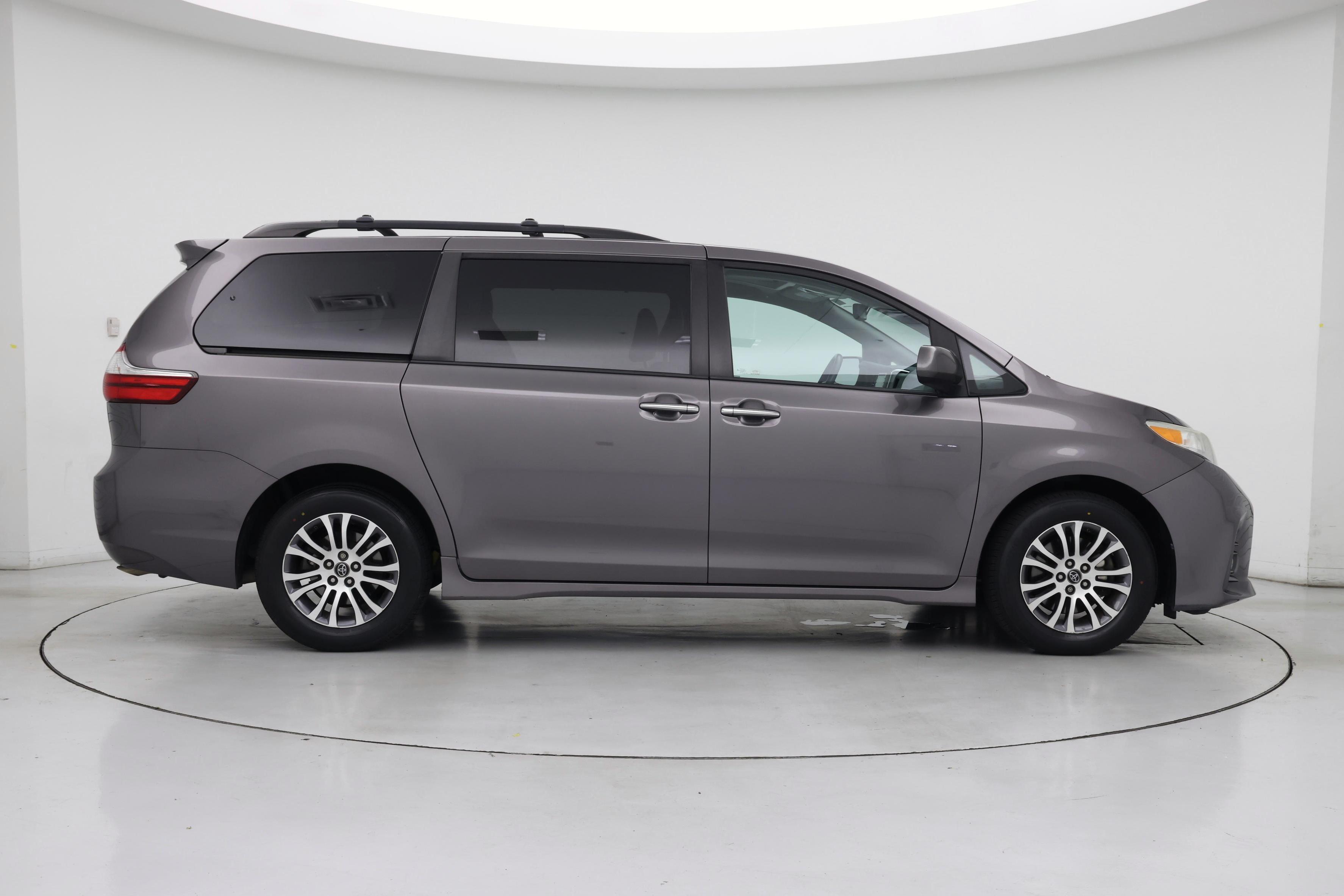 Thumbnail: 2019 Toyota Sienna - 7