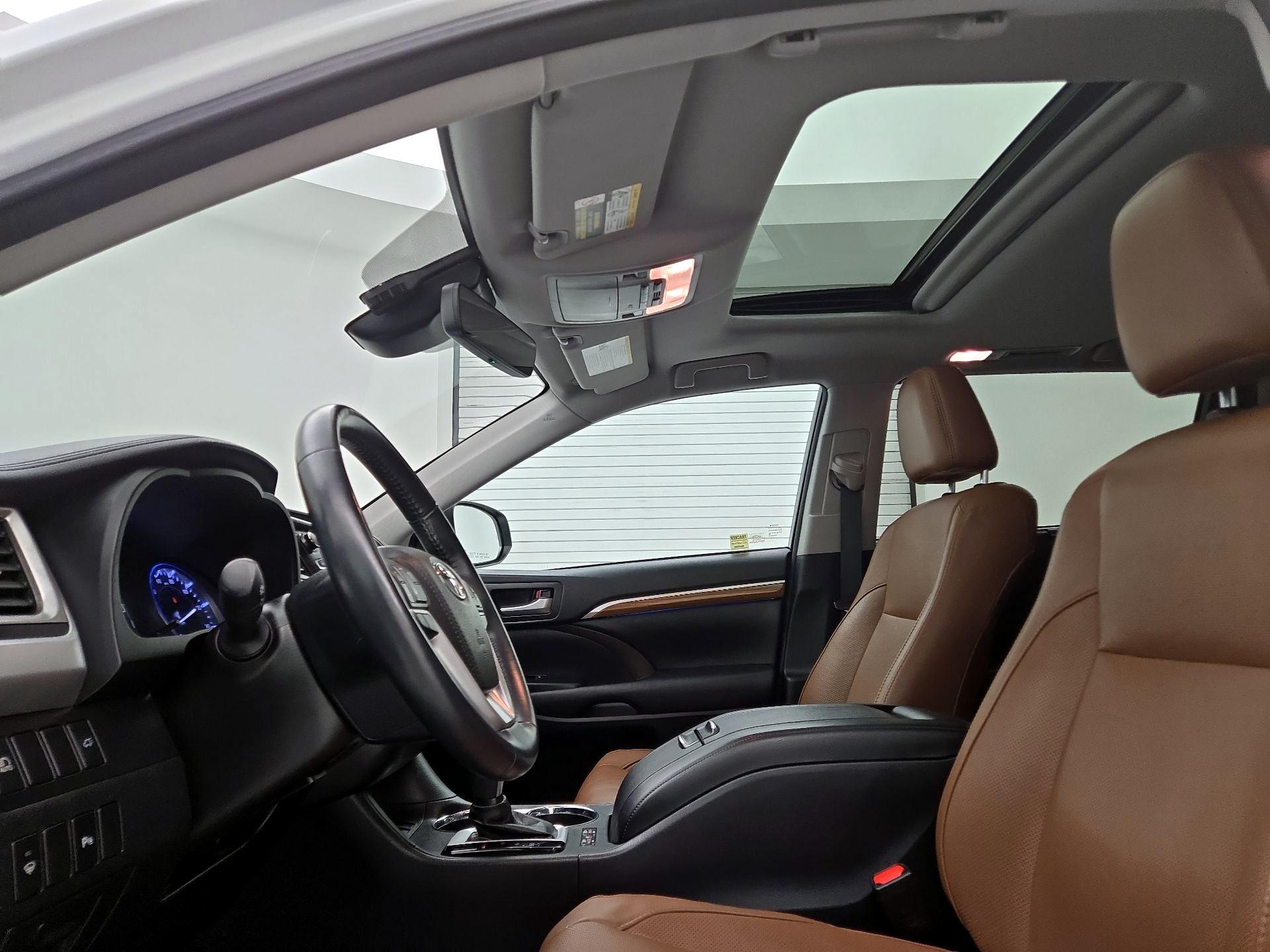 Thumbnail: 2017 Toyota Highlander - 20