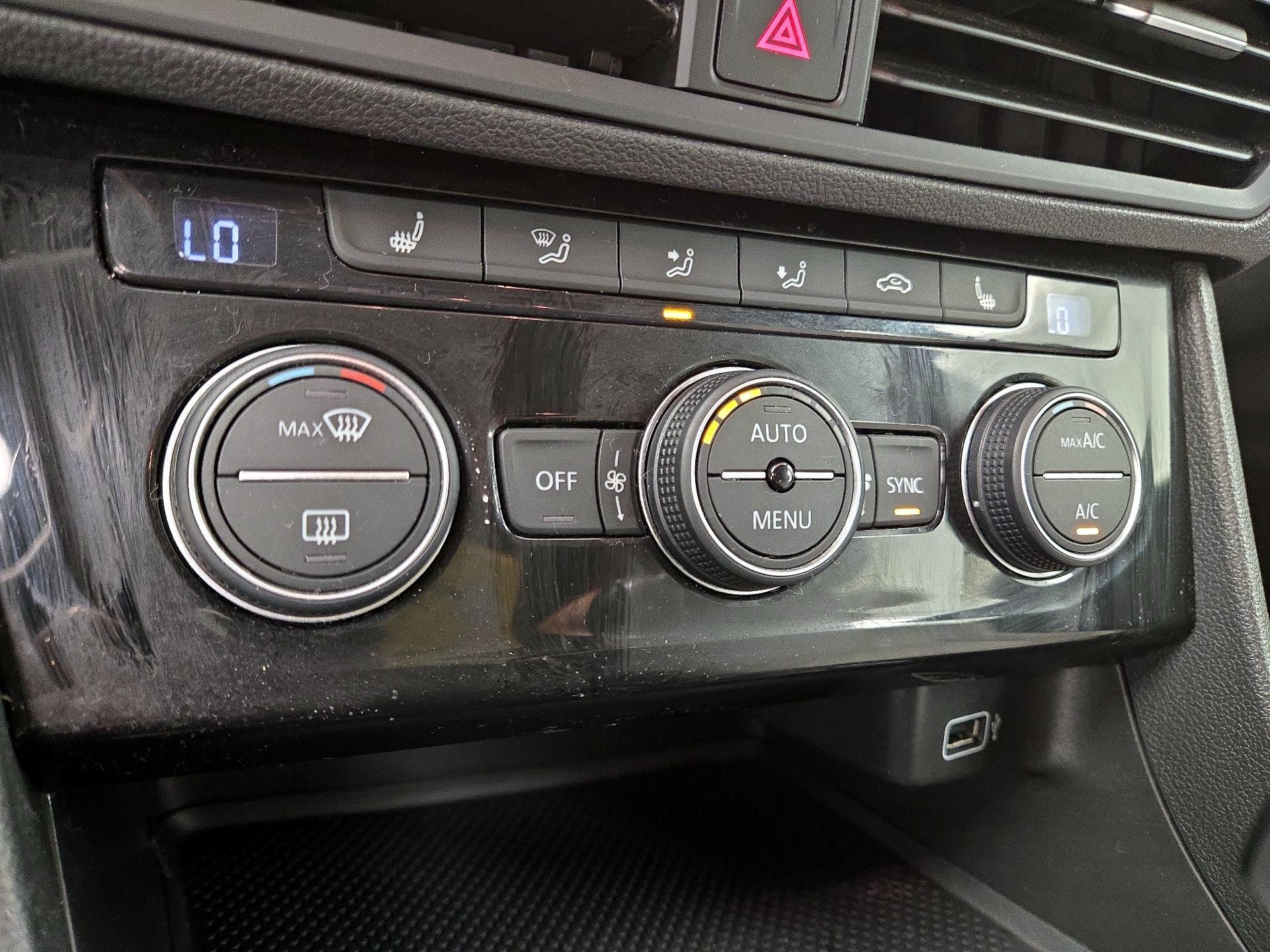 Thumbnail: 2019 Volkswagen Jetta - 16