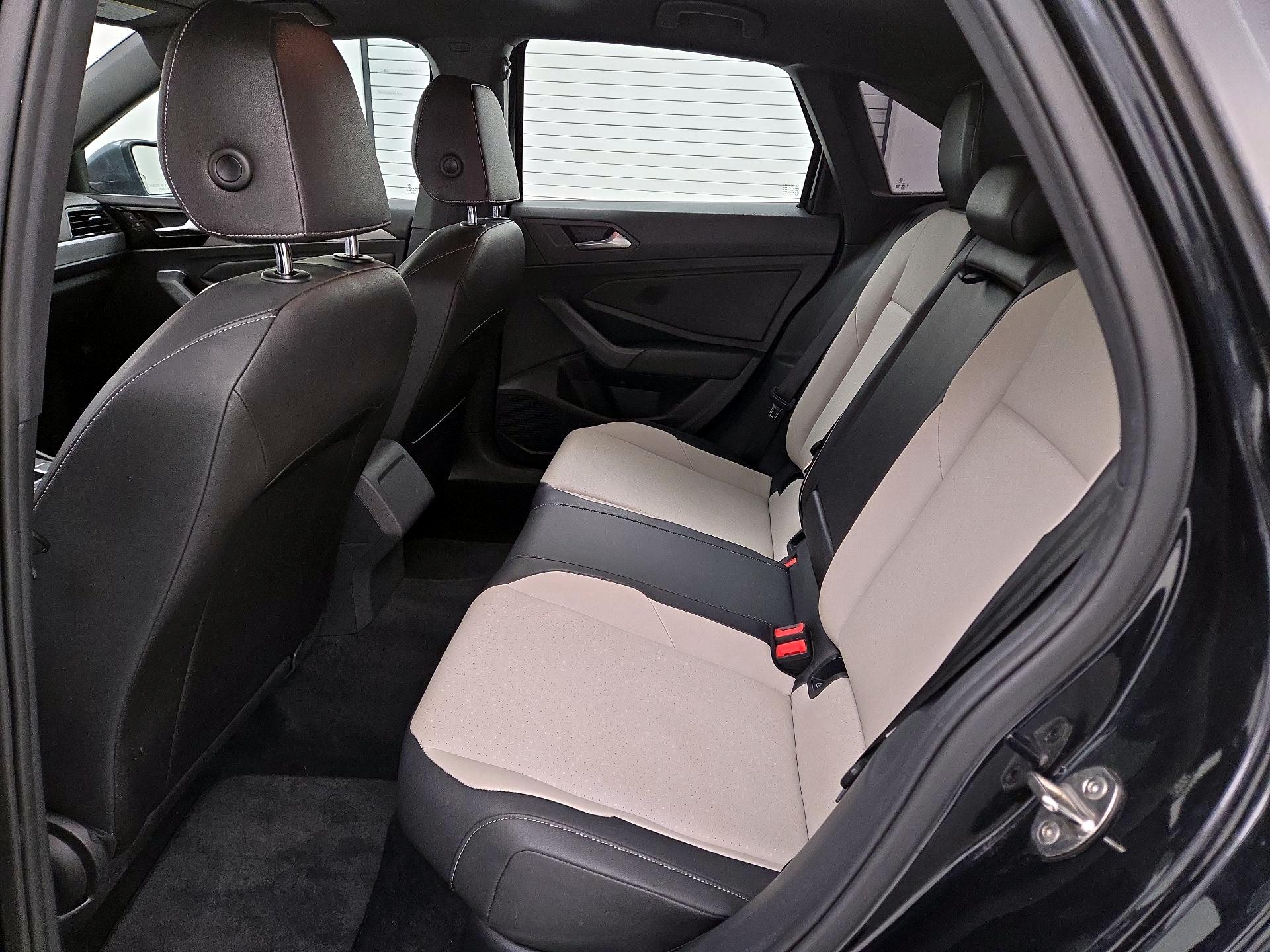 Thumbnail: 2019 Volkswagen Jetta - 18