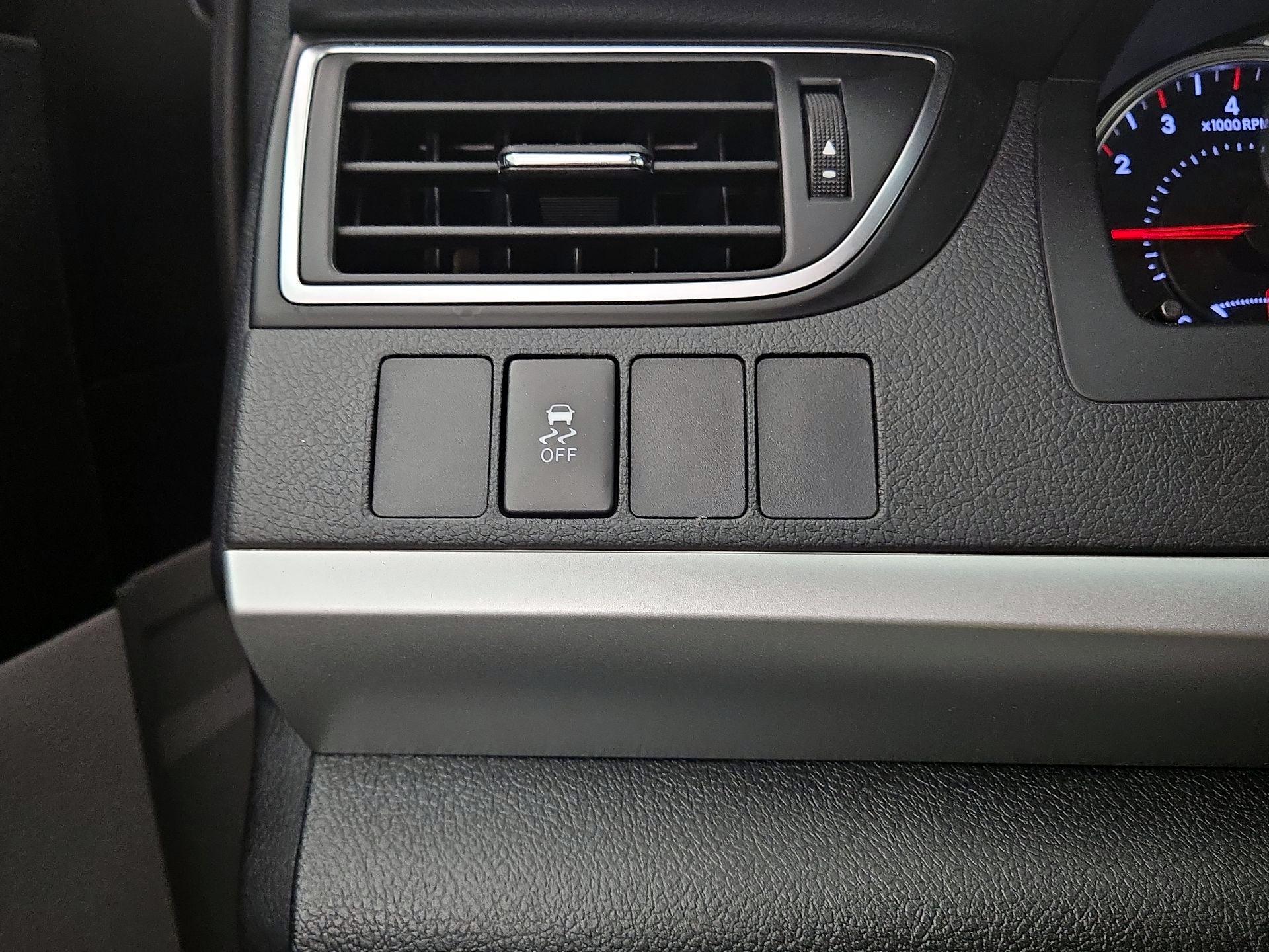 Thumbnail: 2015 Toyota Camry - 13