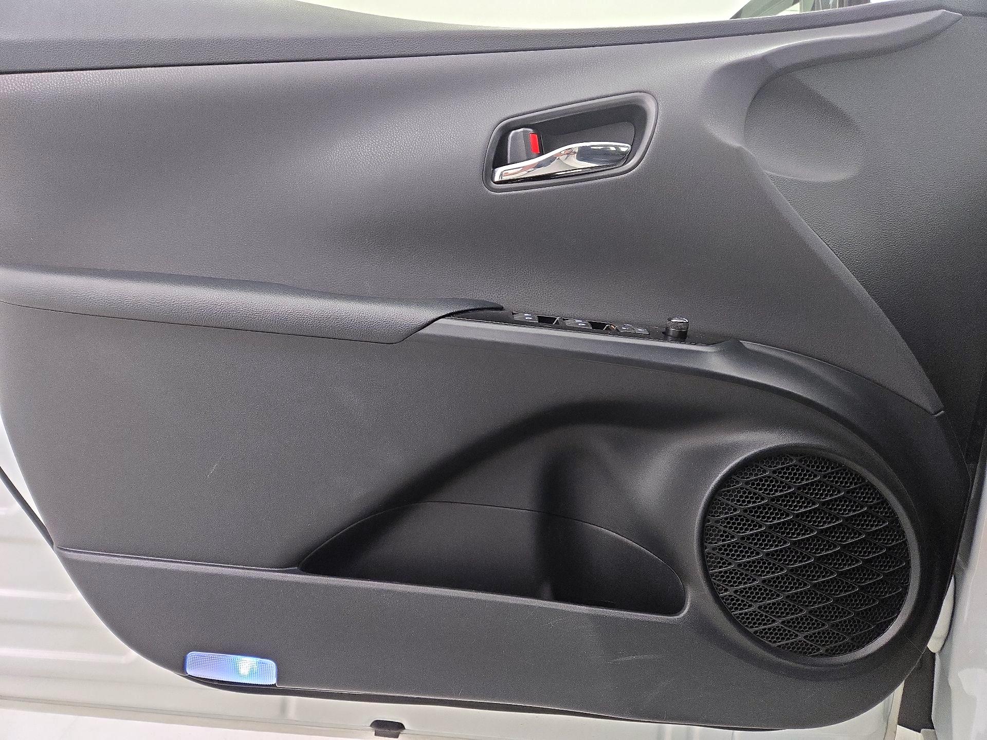 Thumbnail: 2016 Toyota Prius - 12