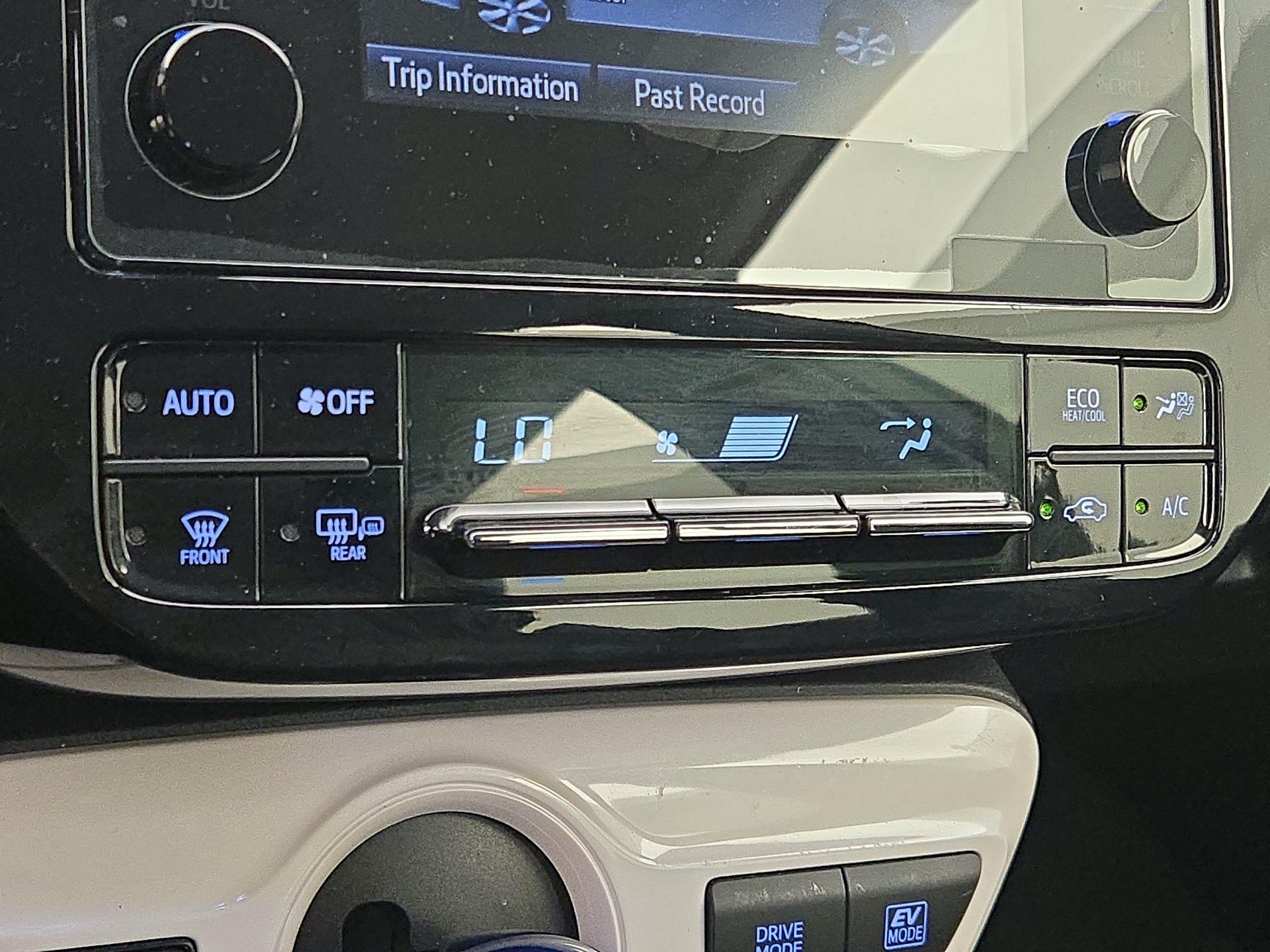 Thumbnail: 2016 Toyota Prius - 16