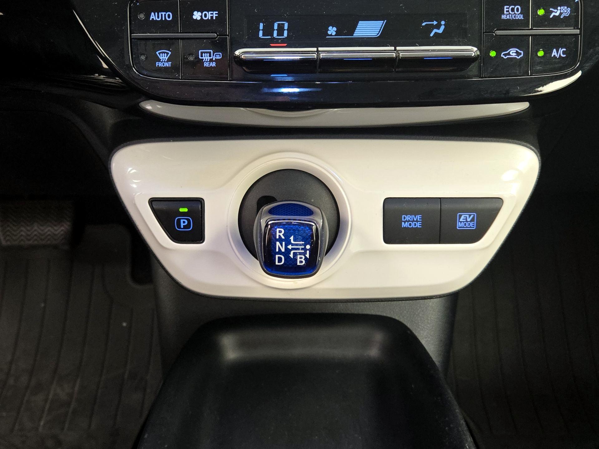 Thumbnail: 2016 Toyota Prius - 17