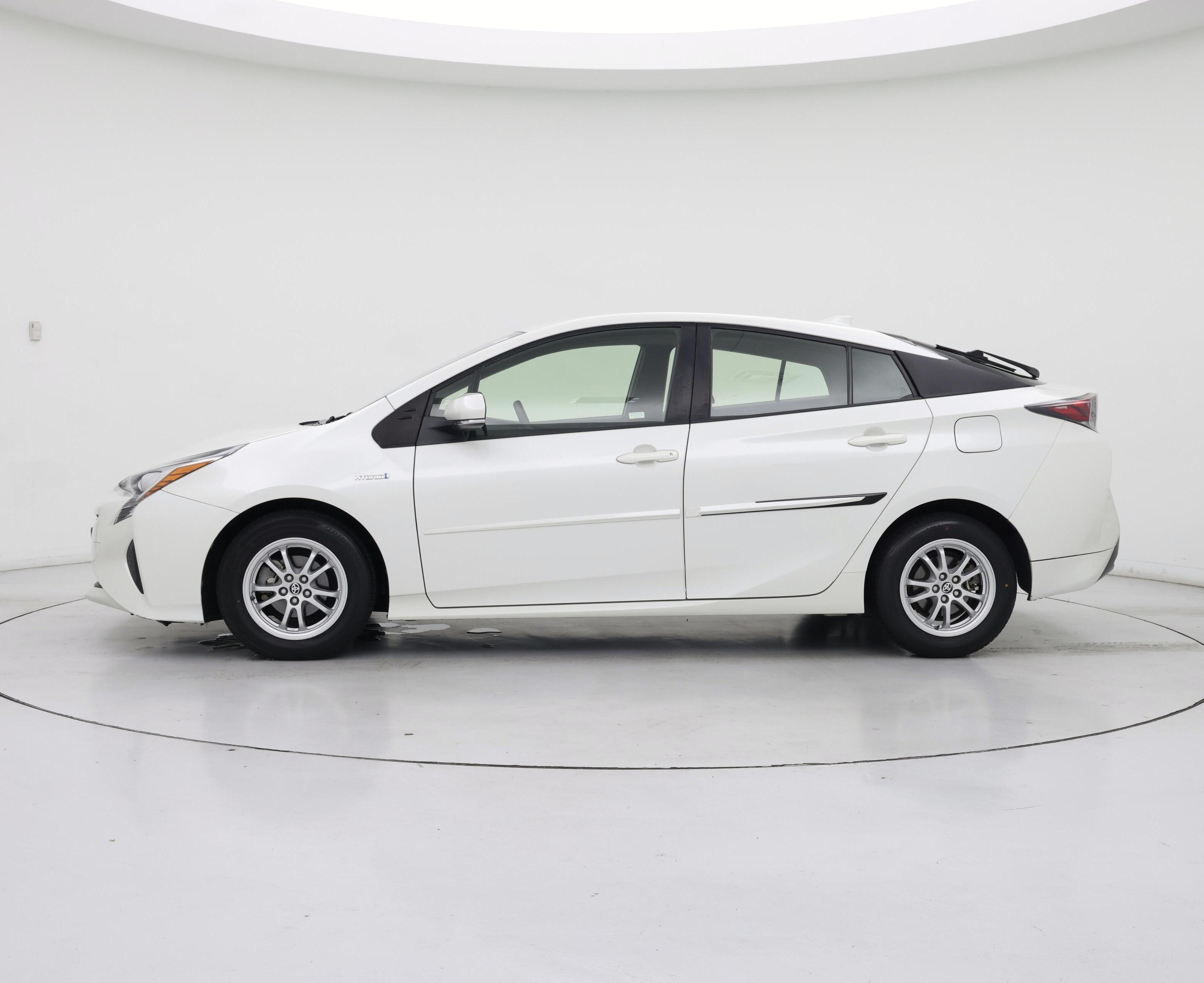 Thumbnail: 2016 Toyota Prius - 3