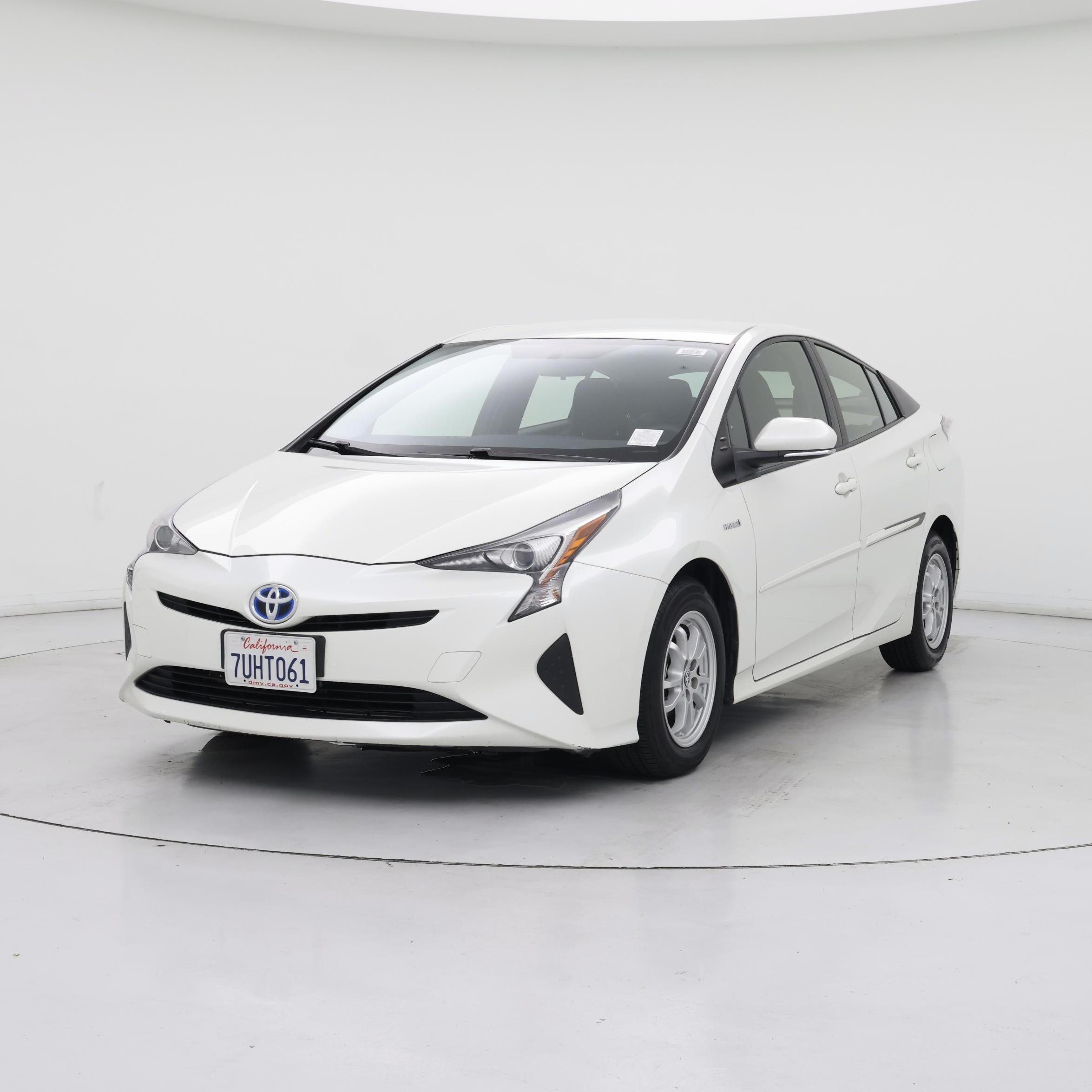 Thumbnail: 2016 Toyota Prius - 4