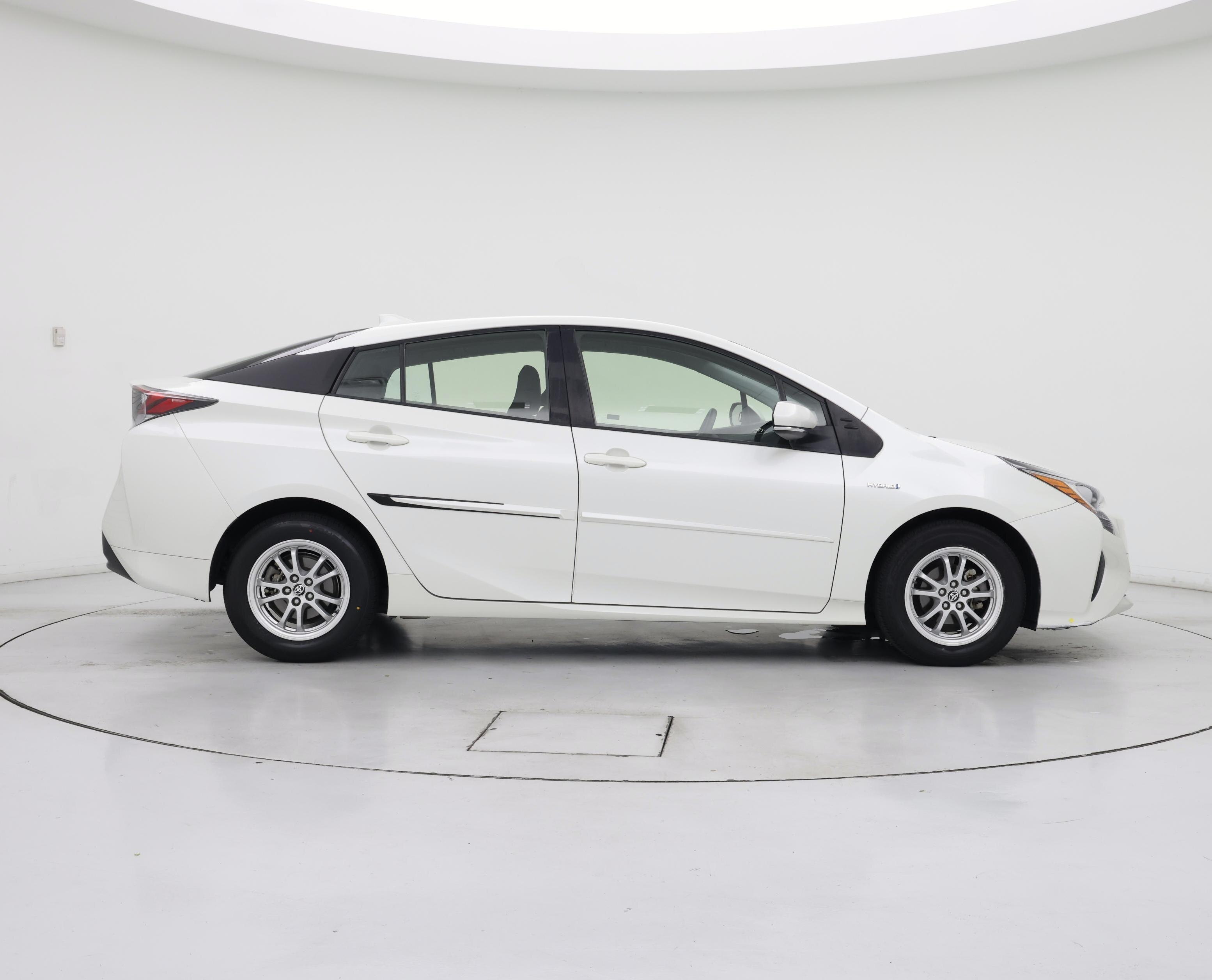 Thumbnail: 2016 Toyota Prius - 7
