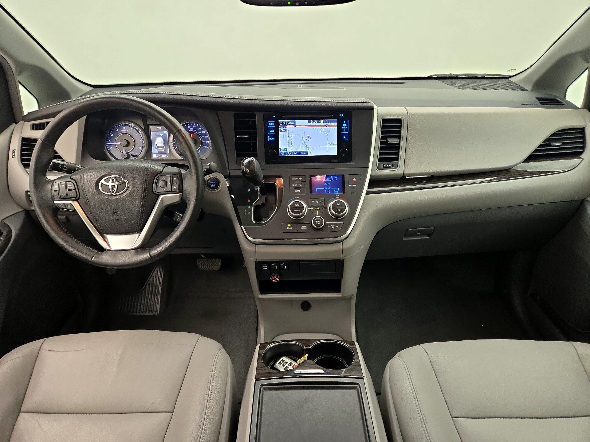 Thumbnail: 2015 Toyota Sienna - 9
