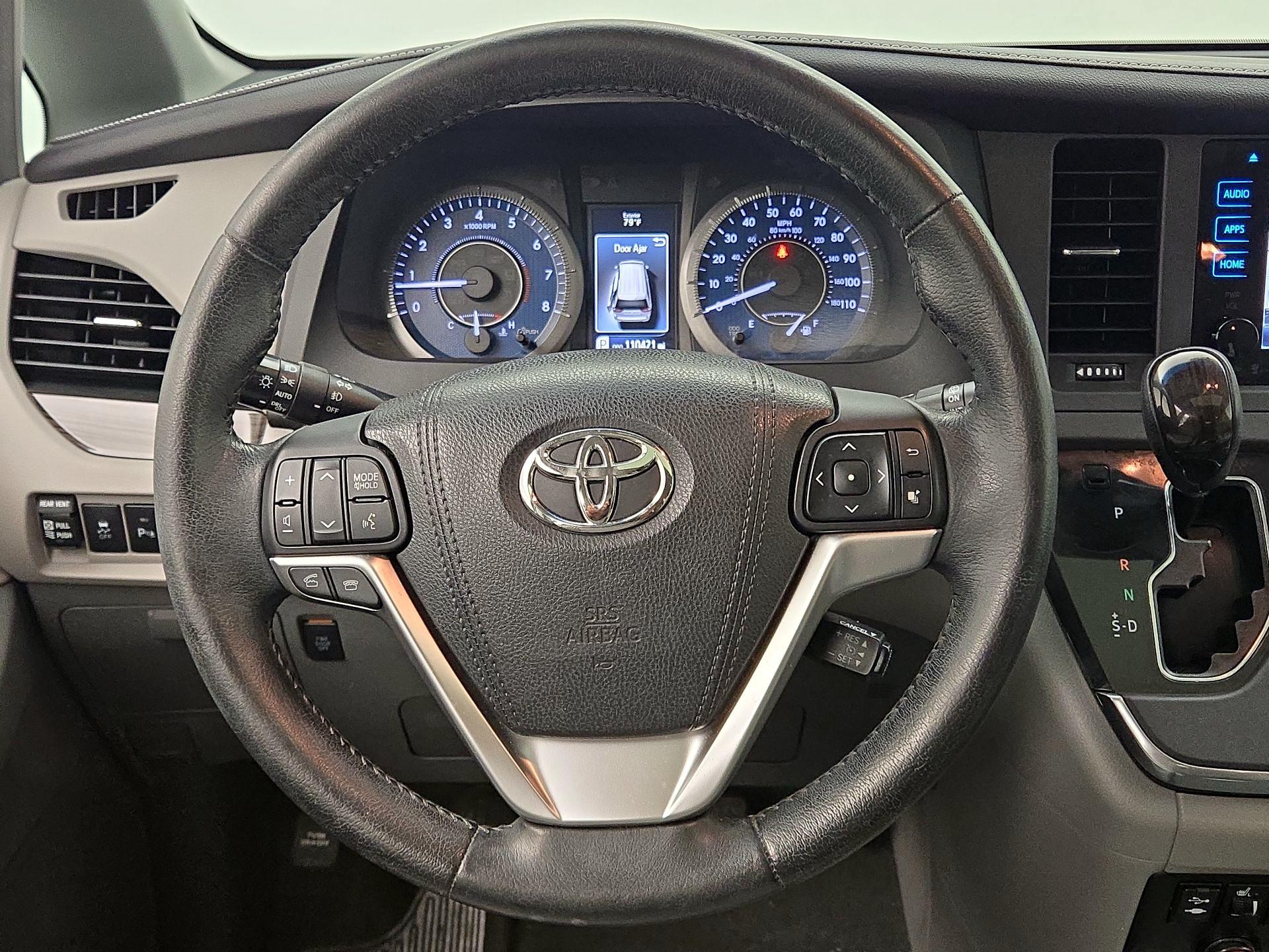 Thumbnail: 2015 Toyota Sienna - 10