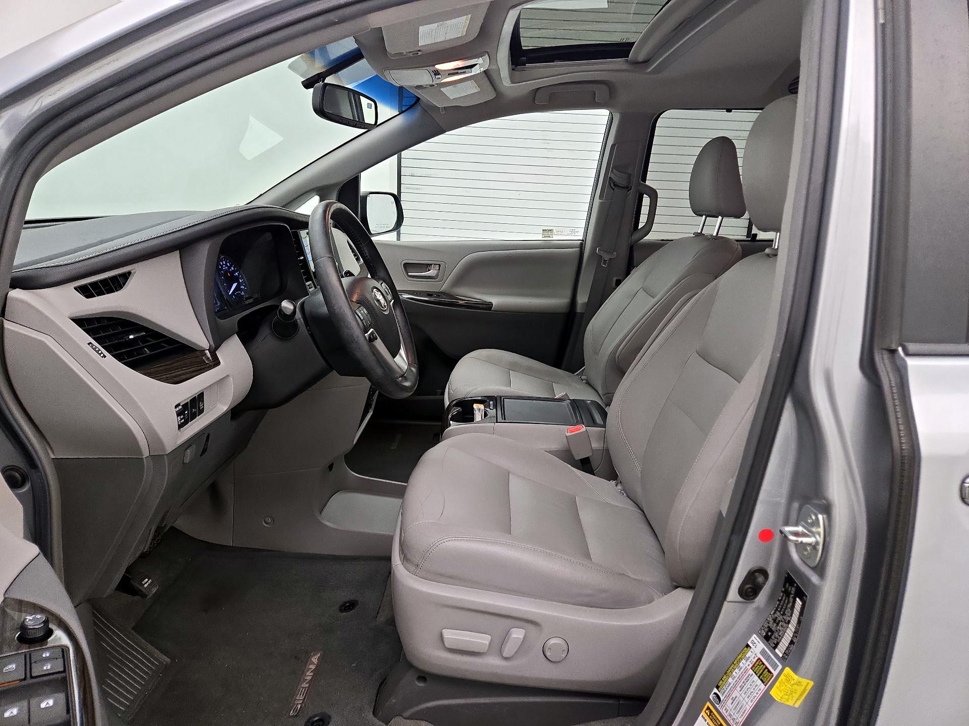 Thumbnail: 2015 Toyota Sienna - 11