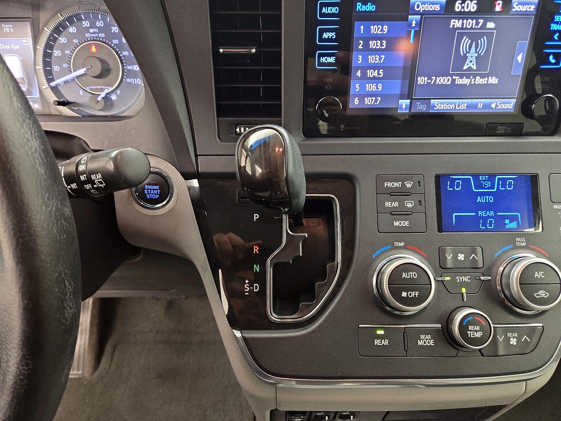 Thumbnail: 2015 Toyota Sienna - 18