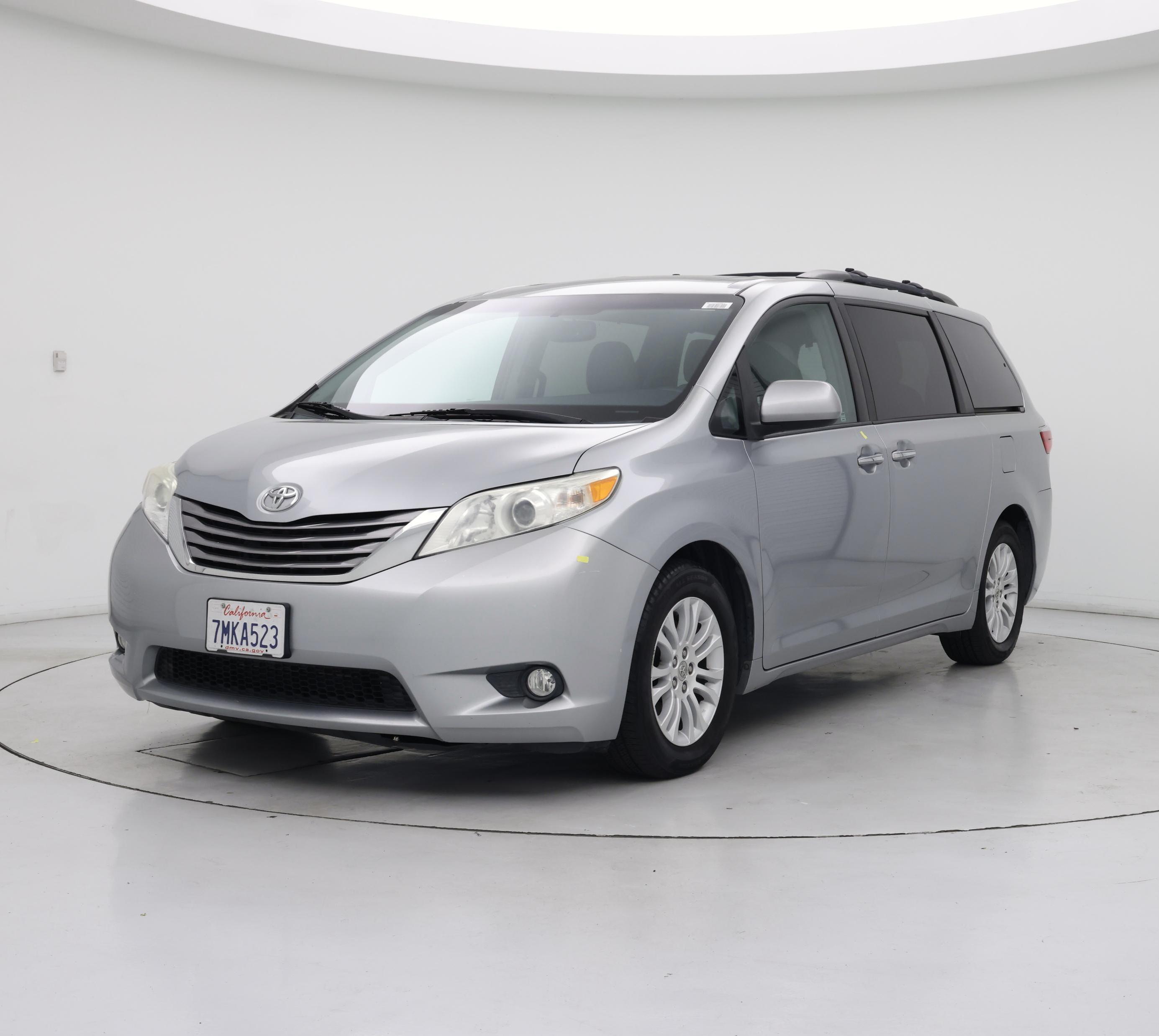 Thumbnail: 2015 Toyota Sienna - 4