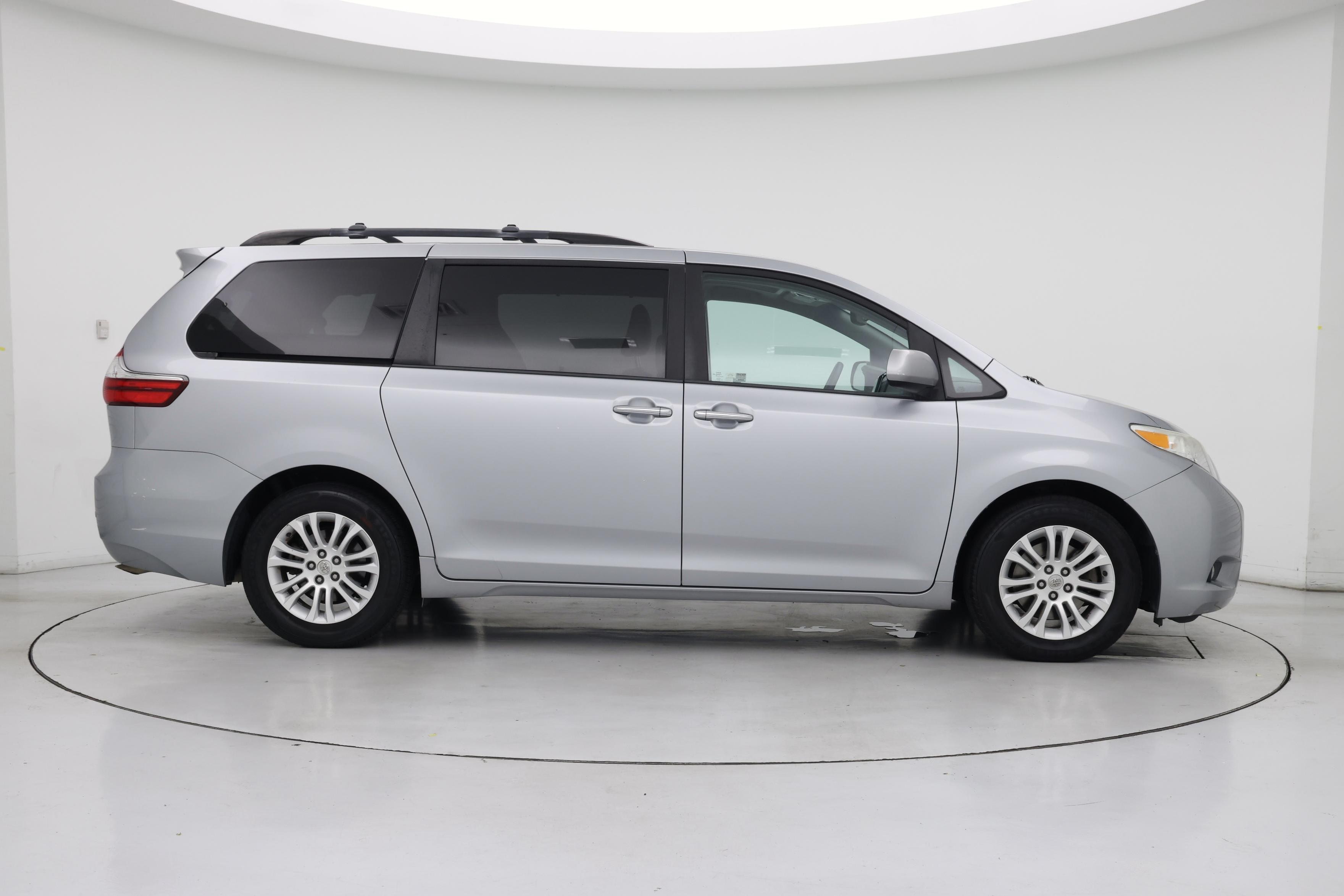 Thumbnail: 2015 Toyota Sienna - 7