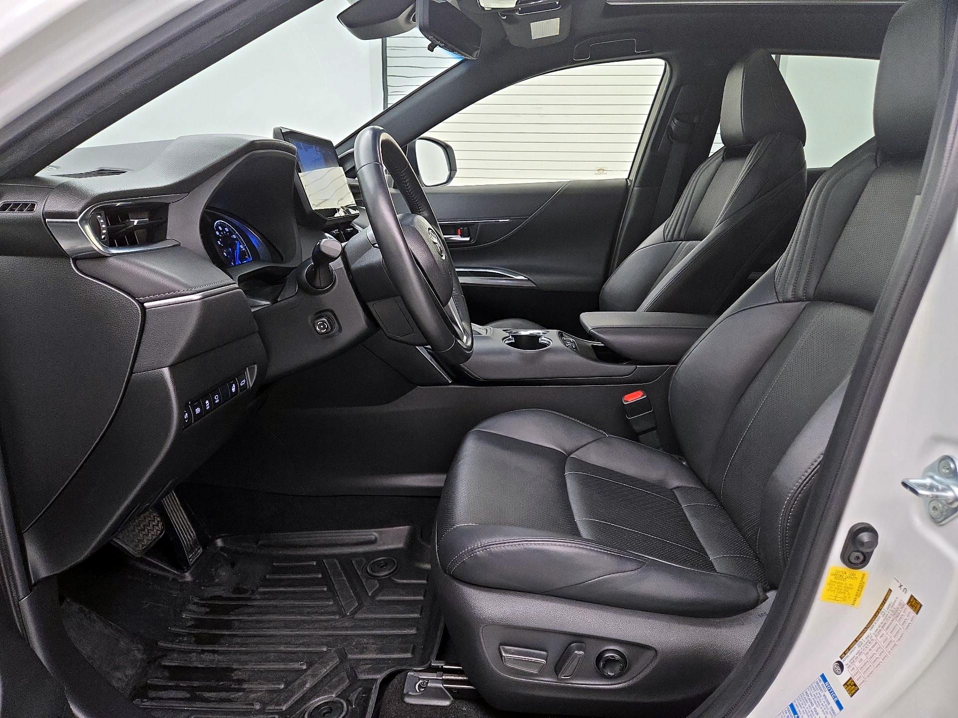Thumbnail: 2021 Toyota Venza - 11