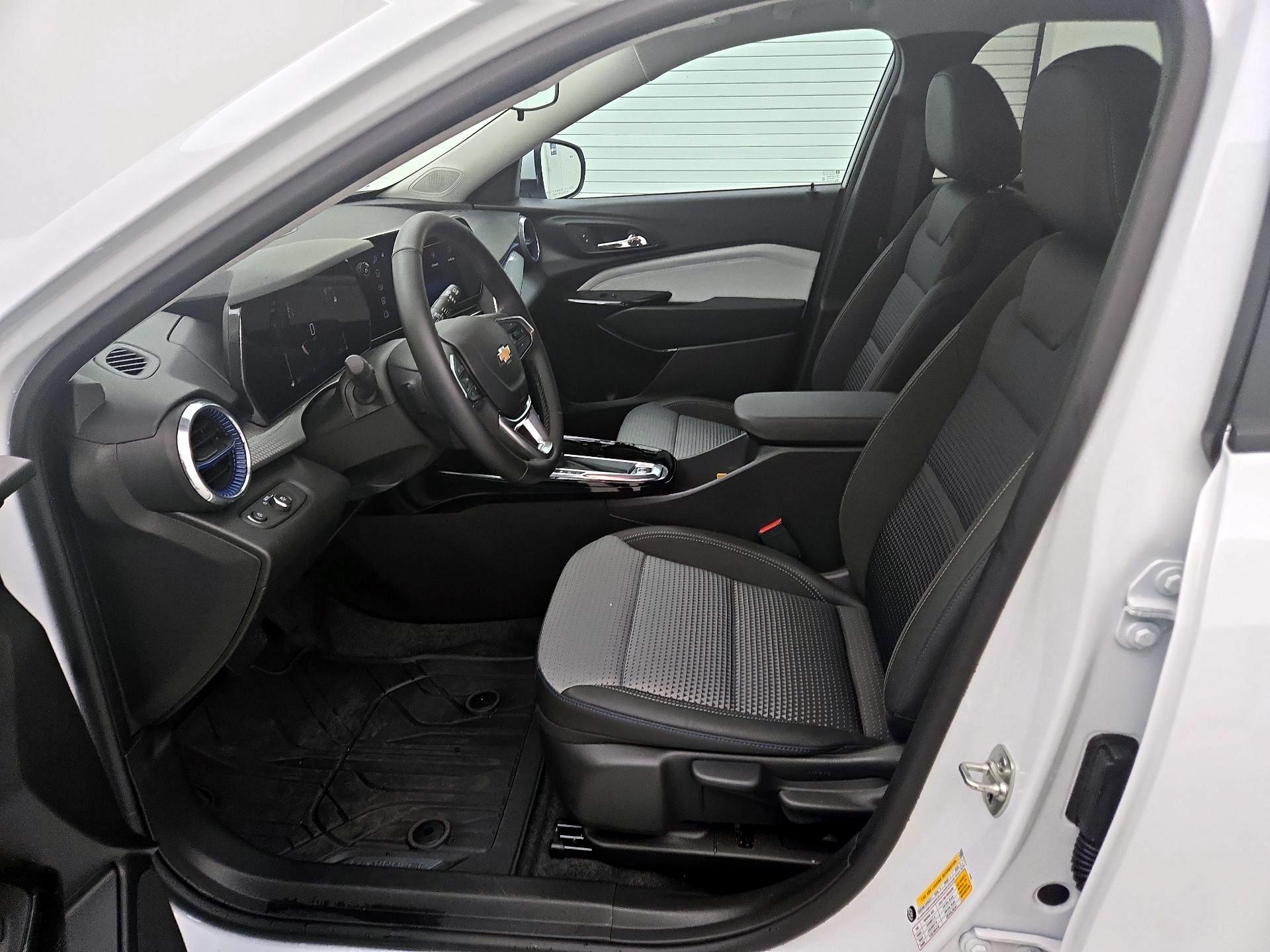 Thumbnail: 2024 Chevrolet Trax - 11