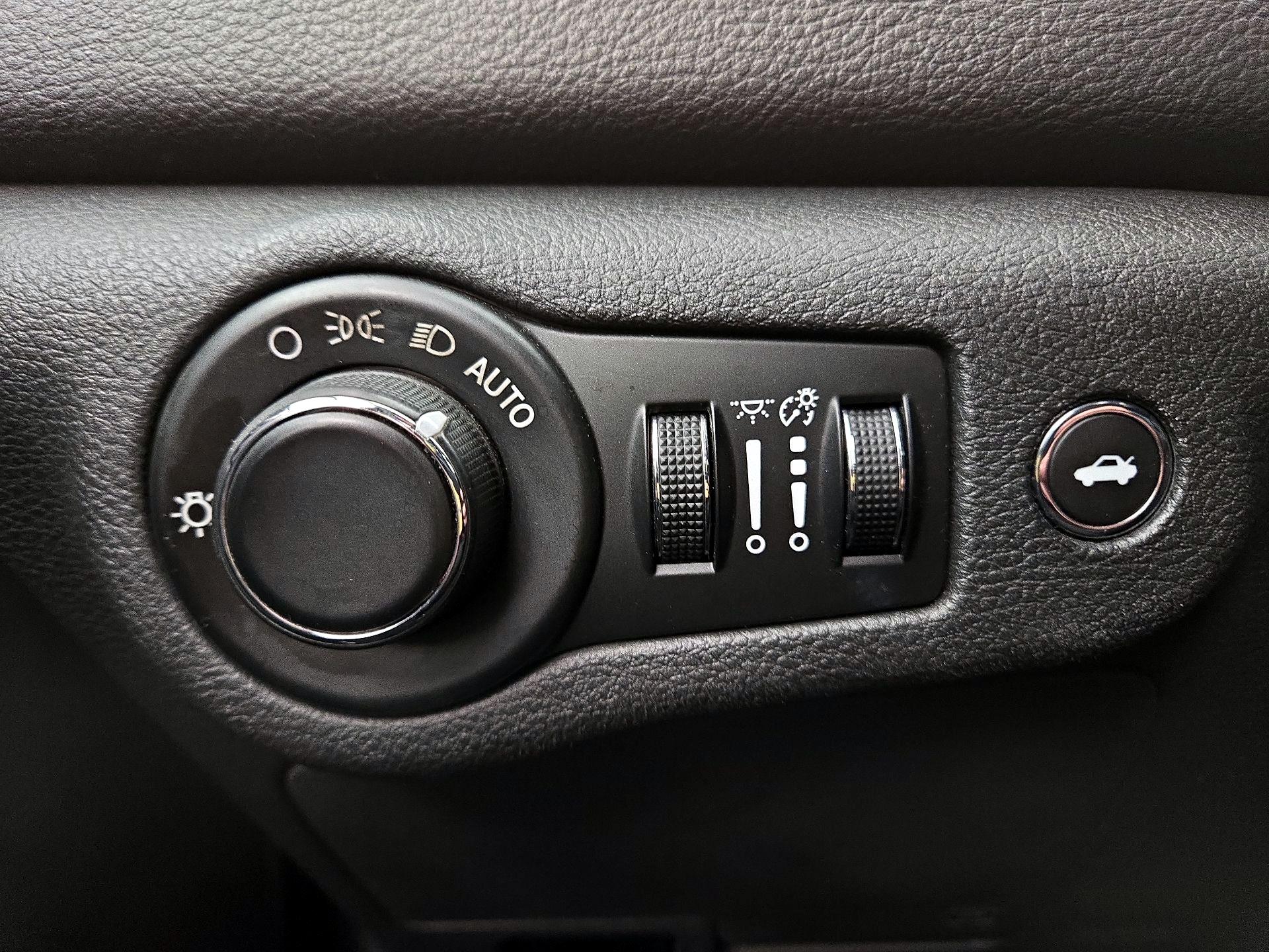 Thumbnail: 2015 Chrysler 200 - 13