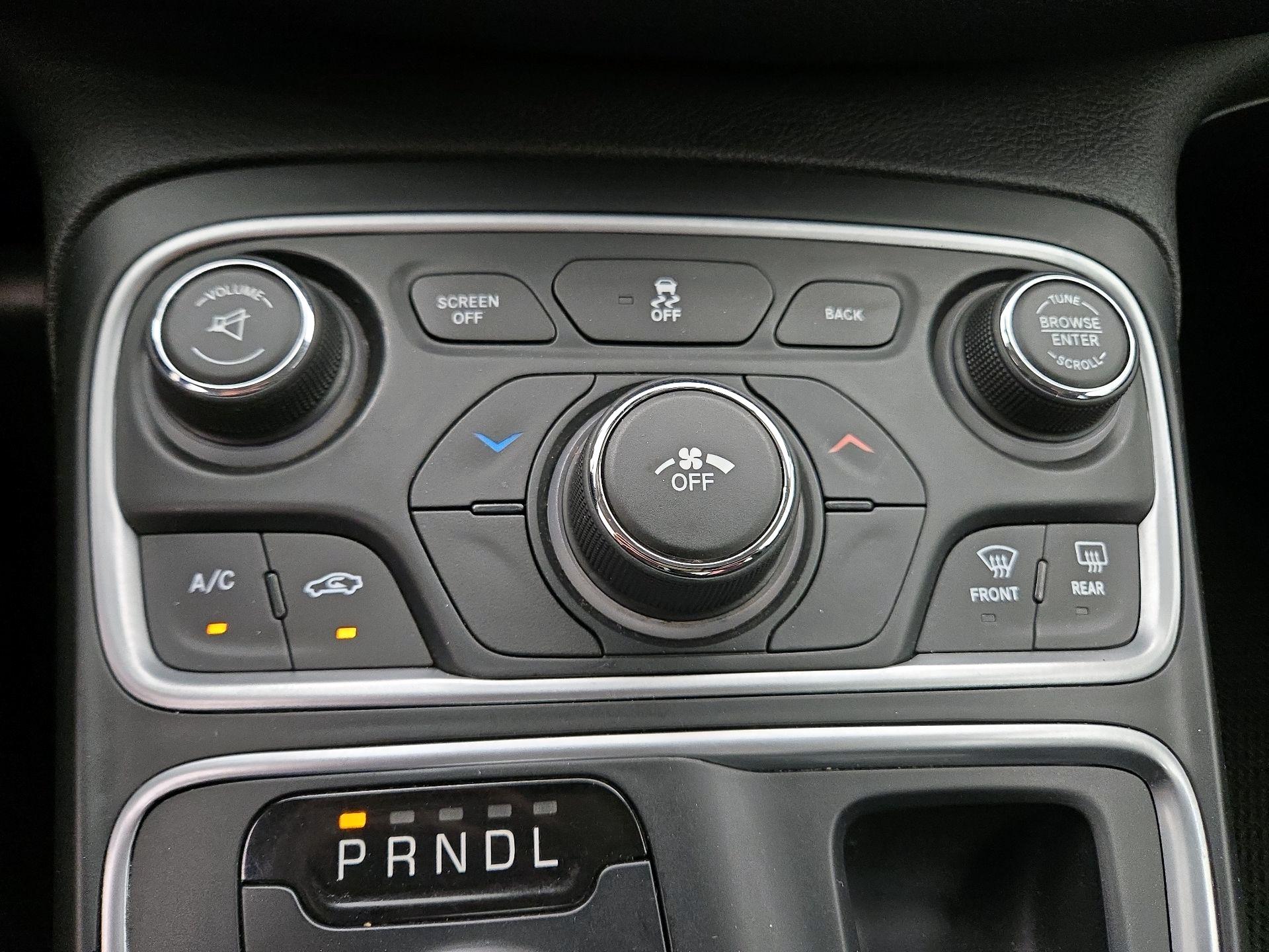 Thumbnail: 2015 Chrysler 200 - 15