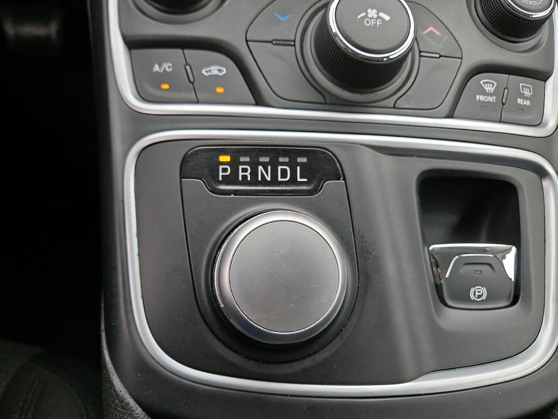 Thumbnail: 2015 Chrysler 200 - 16