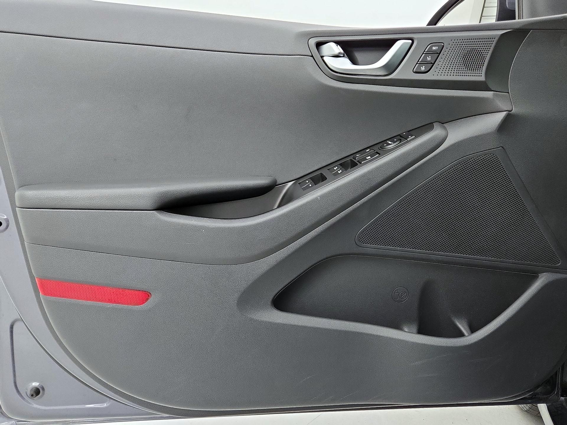 Thumbnail: 2018 Hyundai Ioniq - 12